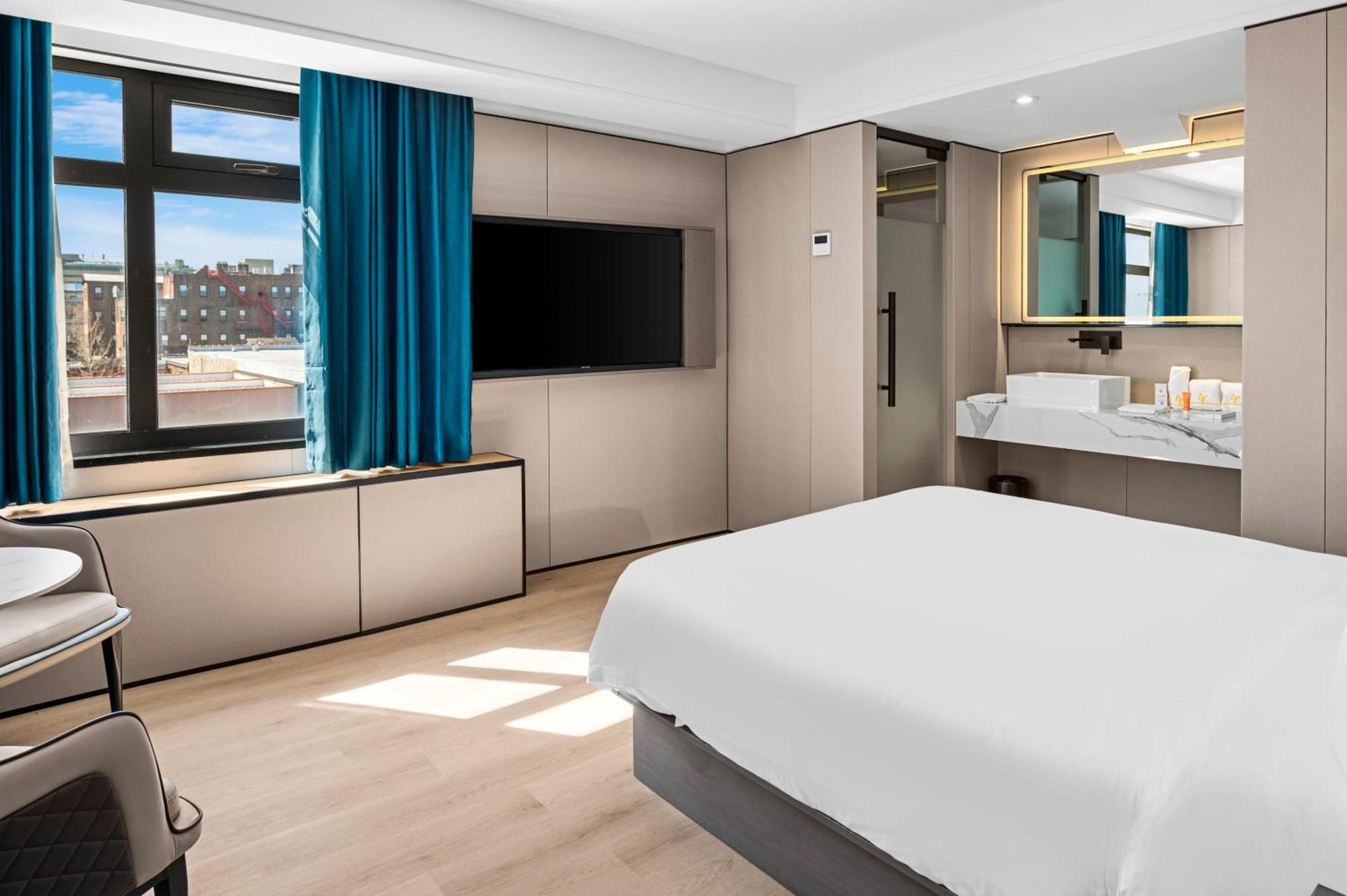 Ly Hotel New York City