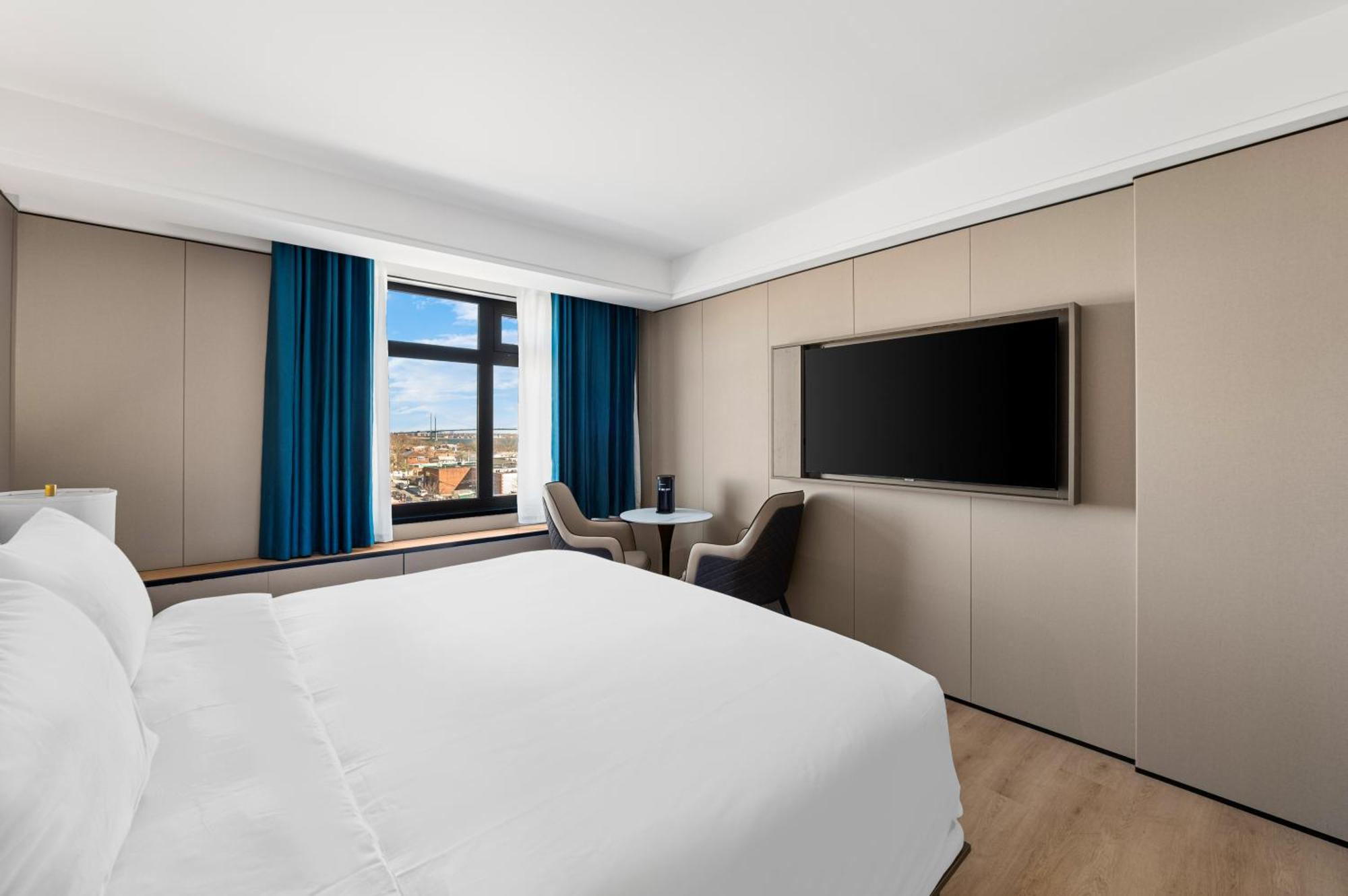 Ly Hotel New York City
