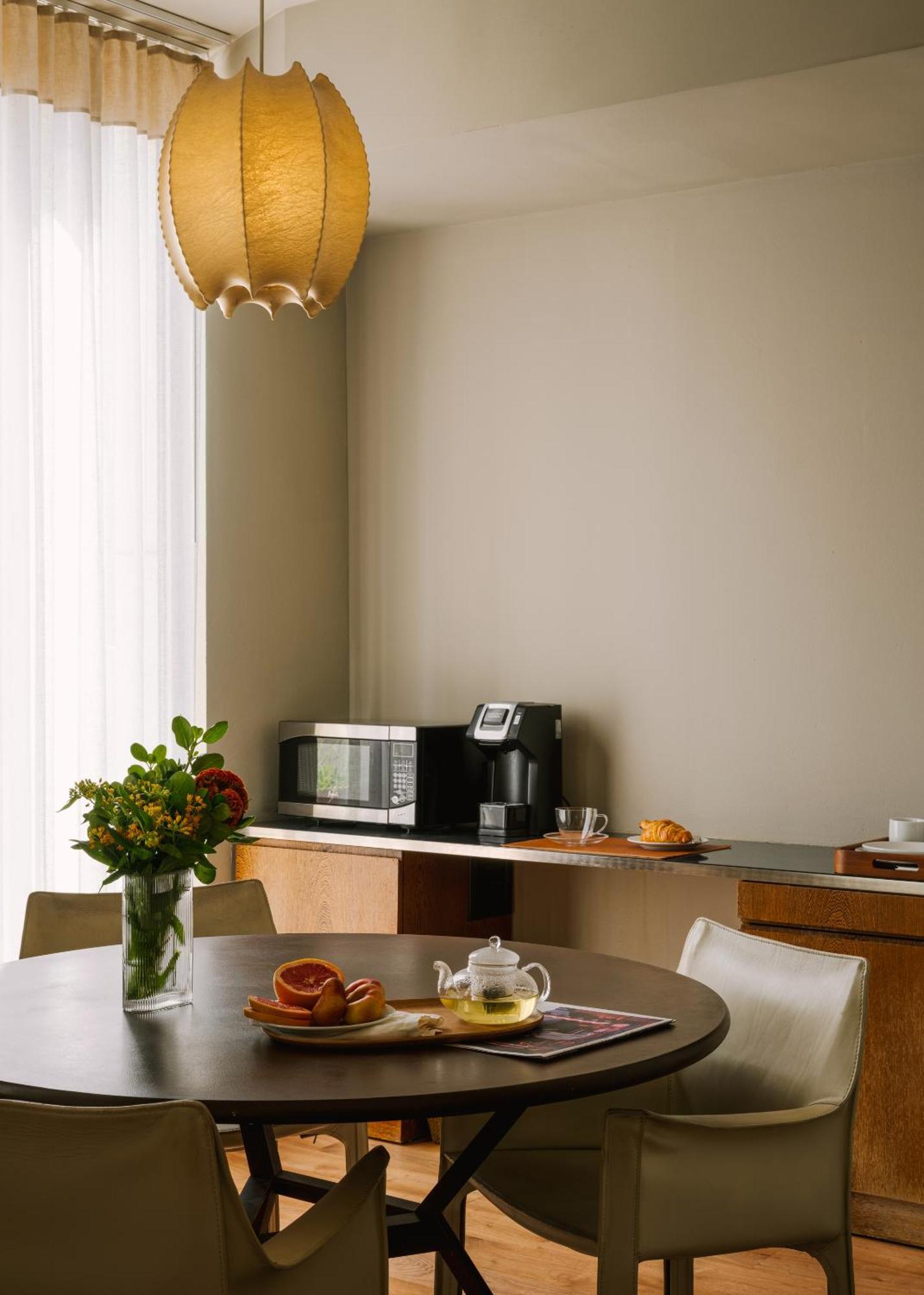 Sonder Chambers