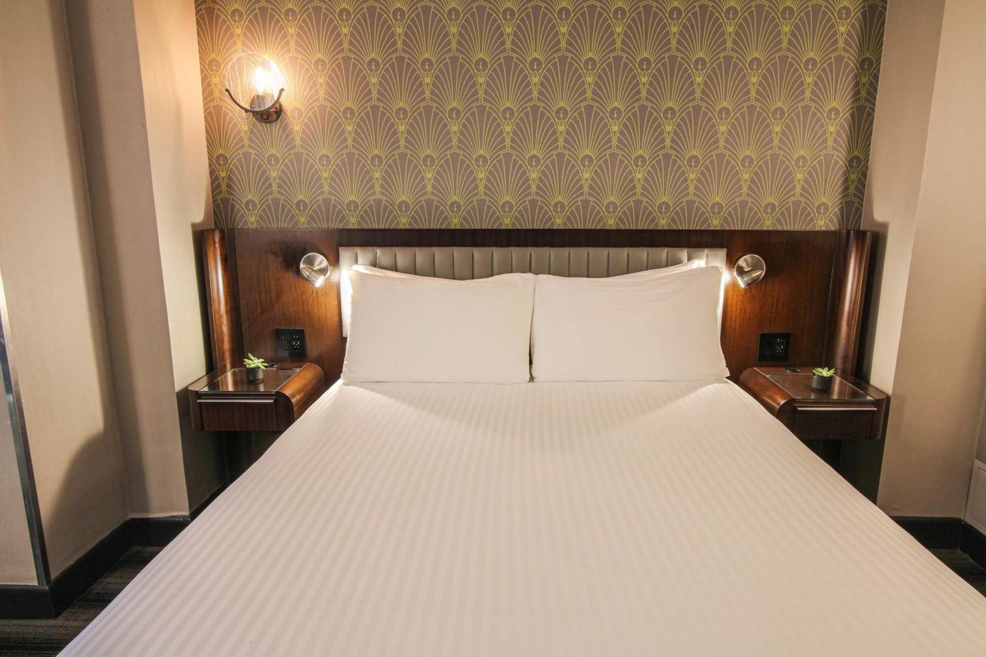 Edison Times Square Hotel