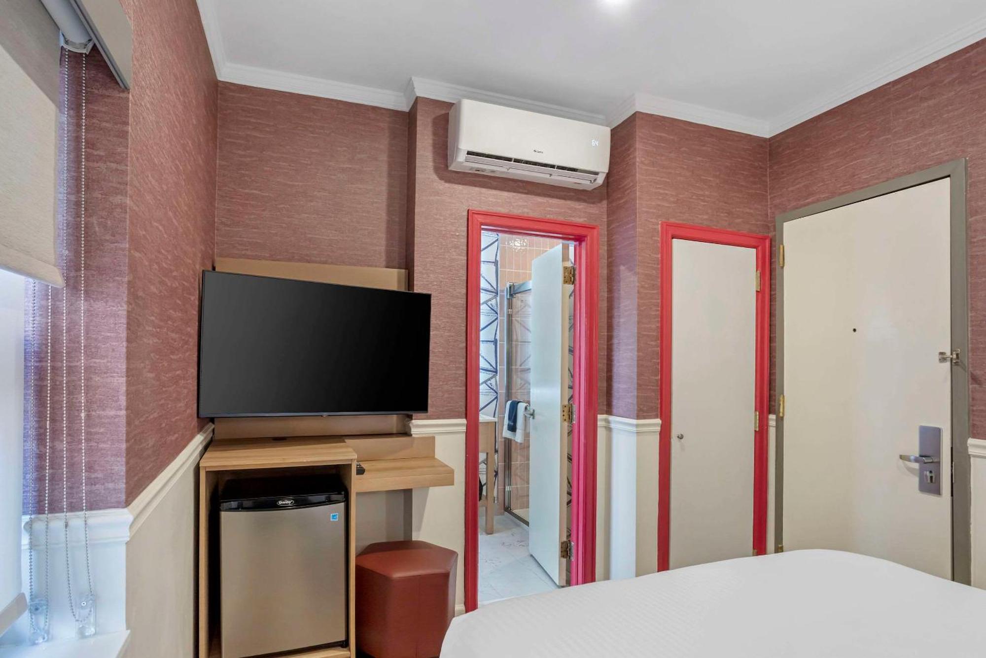 Mayfair Times Square 3*