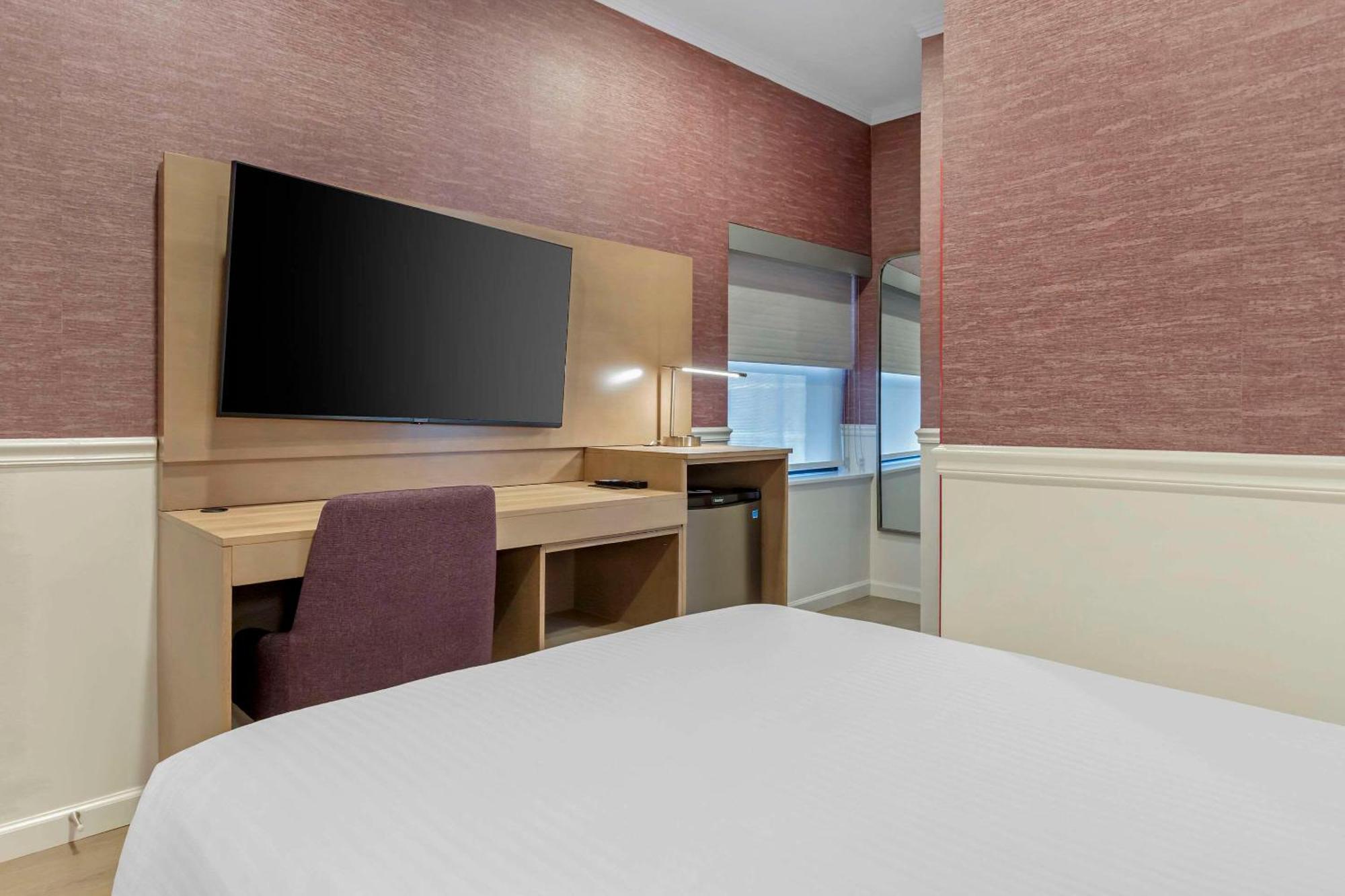 Mayfair Times Square Hotel 3*