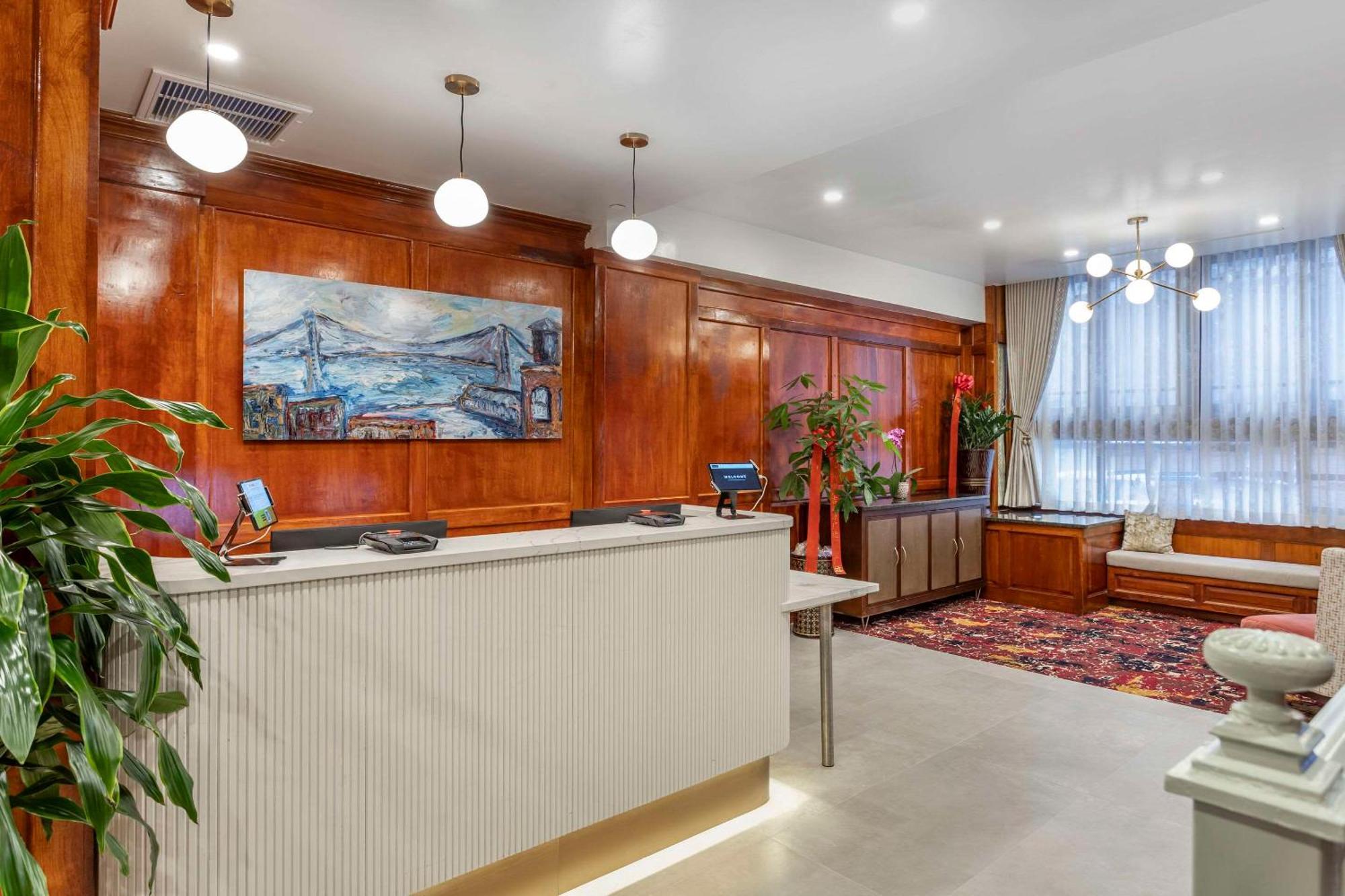 Mayfair Times Square Hotel 3*