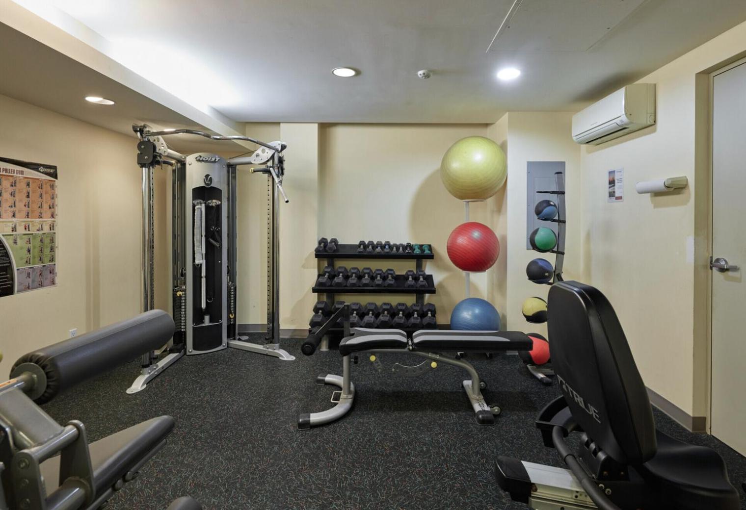 Midtown E 1br W Gym Doorman Nr Bloomingdales Nyc-618 Appartement *