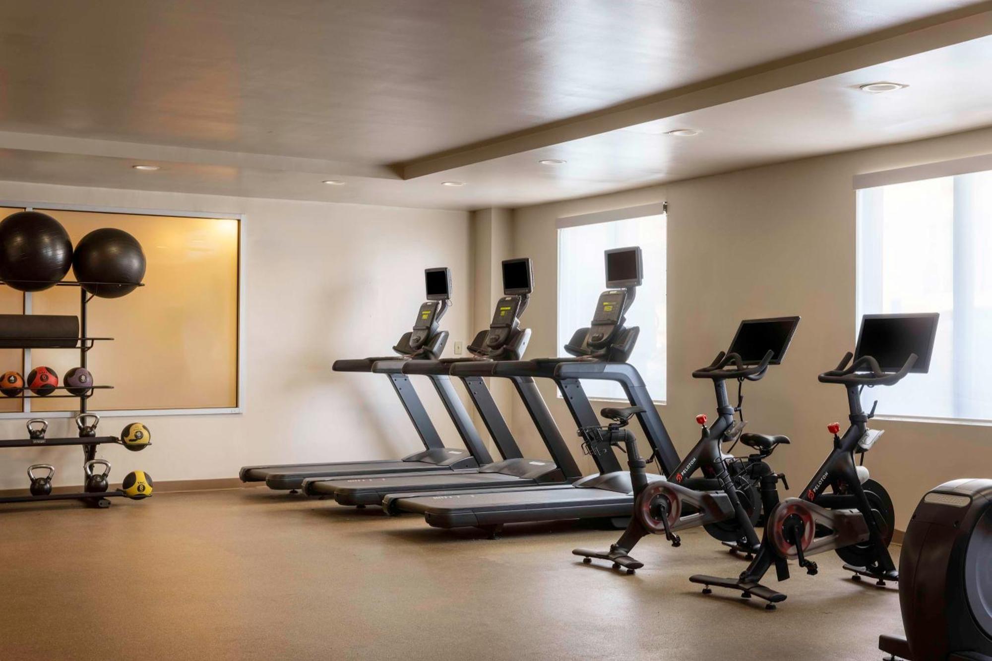 Hilton Garden Queens Jfk 3*