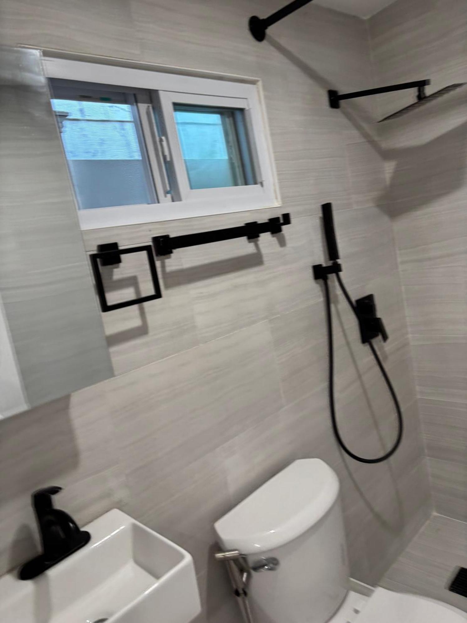 Address Is 221 Street, Basement Queens Village 646-667-6696 Appartement