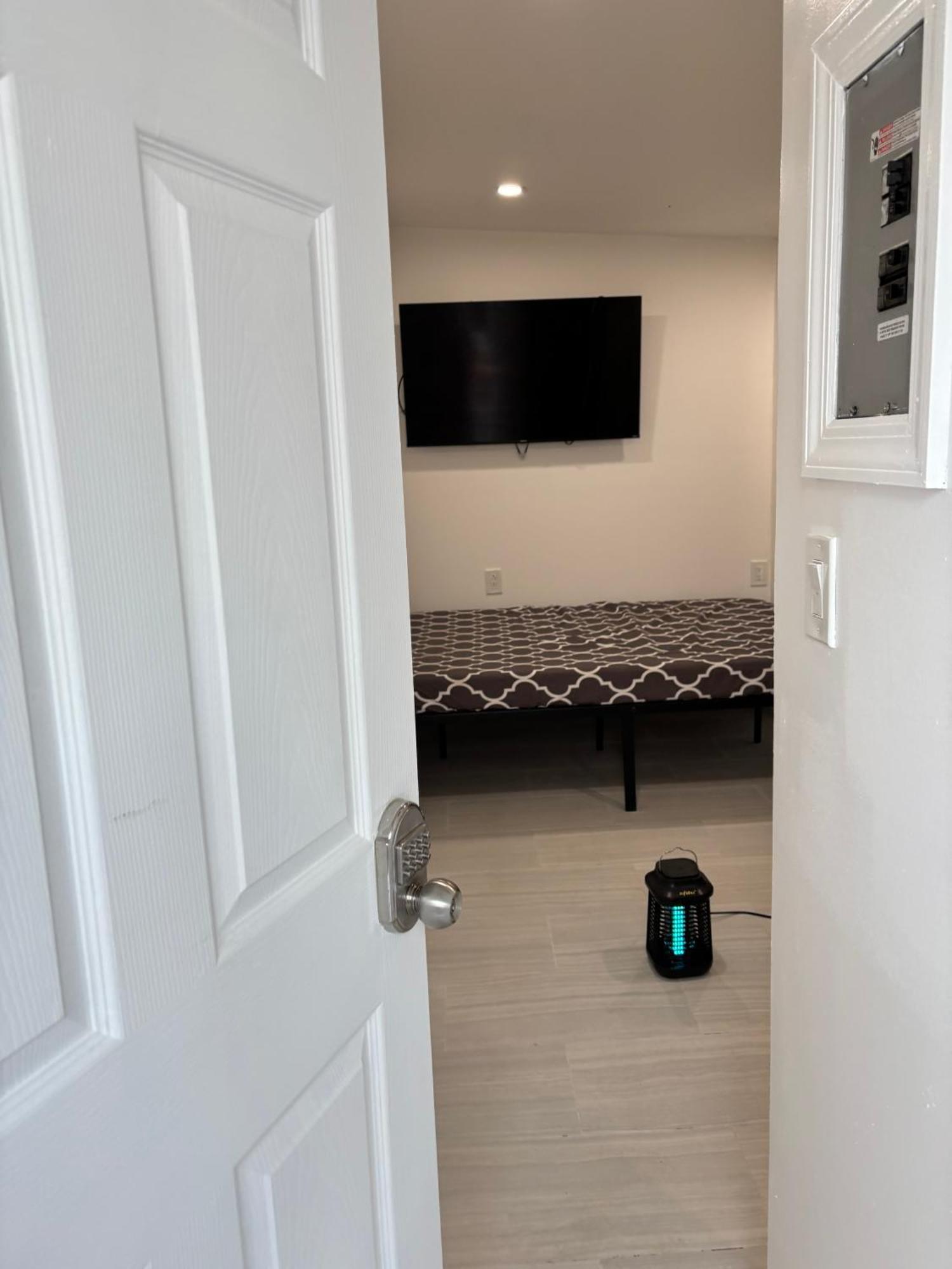 Address Is 221 Street, Basement Queens Village 646-667-6696 Appartement New York