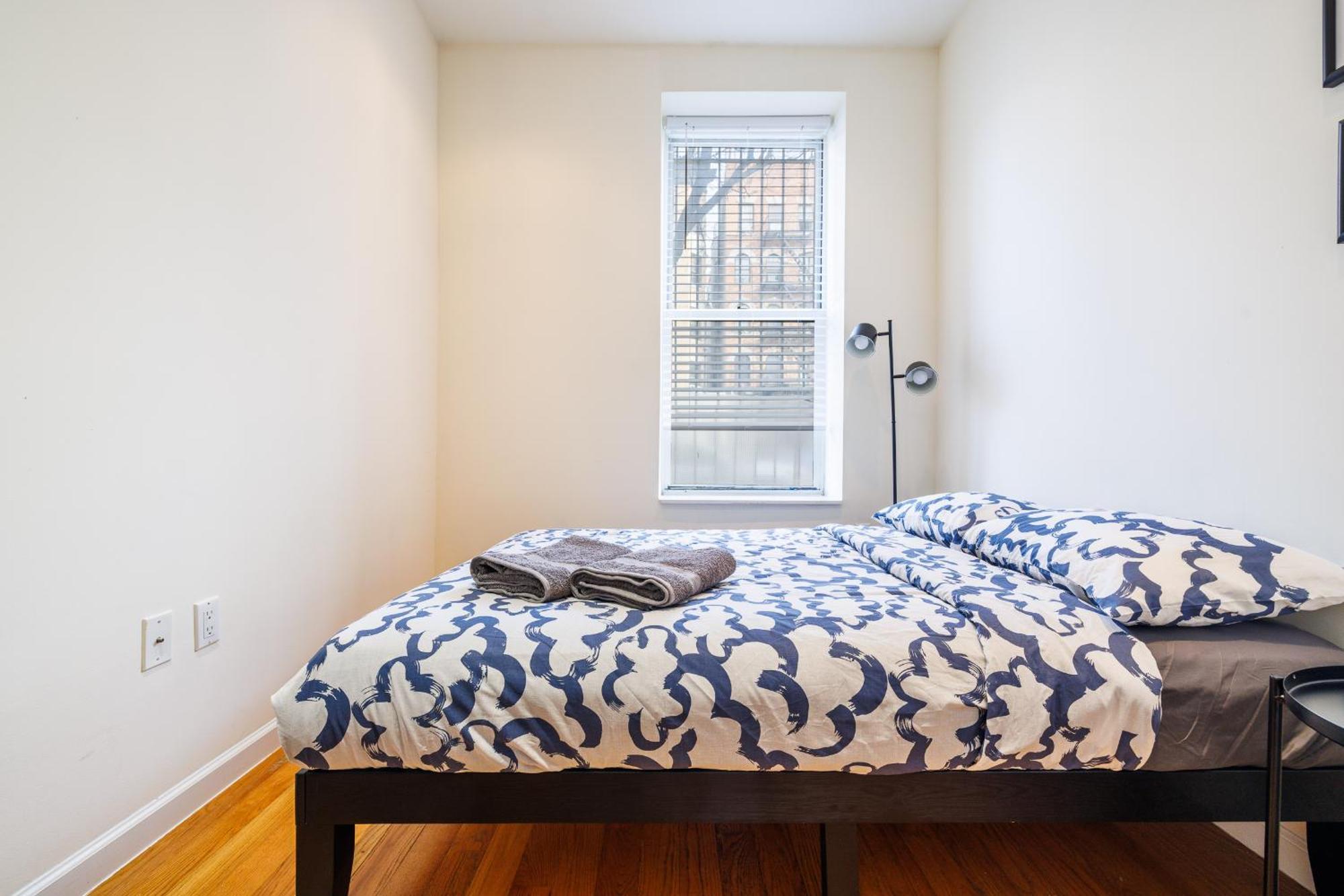 Enjoy Easy Access To The Heart Of Uws Apartment *