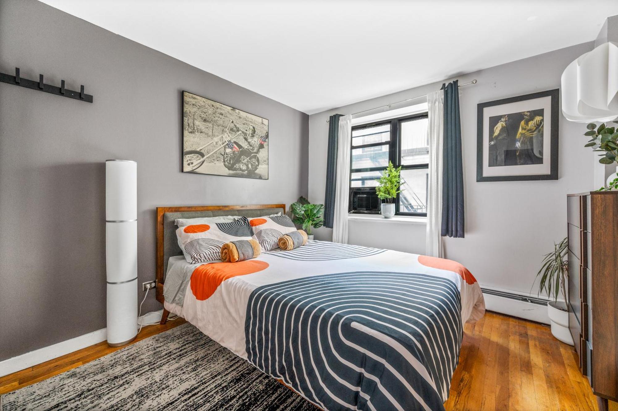 Modern Monthly Lower East Side One Bedroom Appartement *