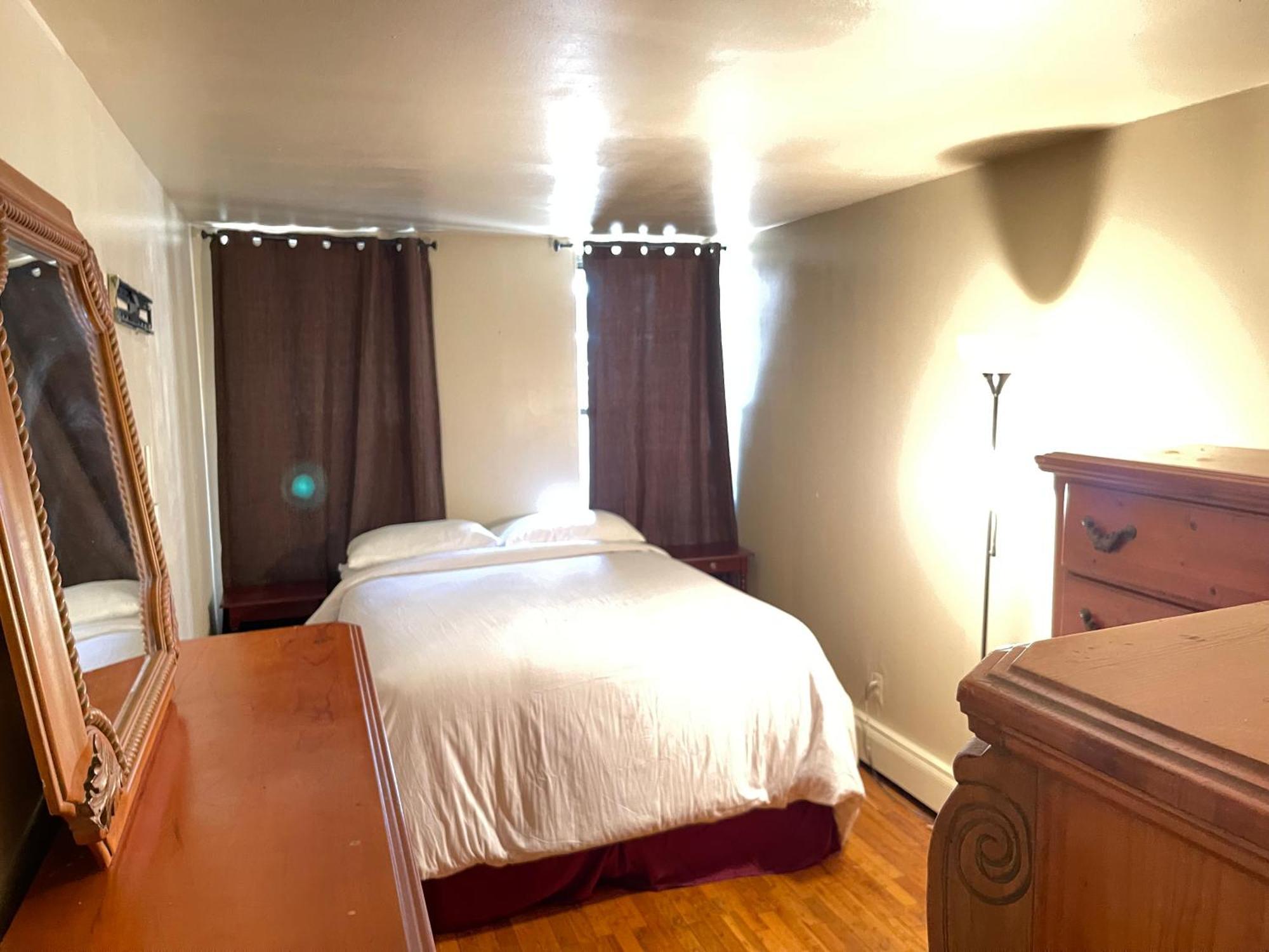 One Bedroom By Month Next To Bronx Zoo Appartement