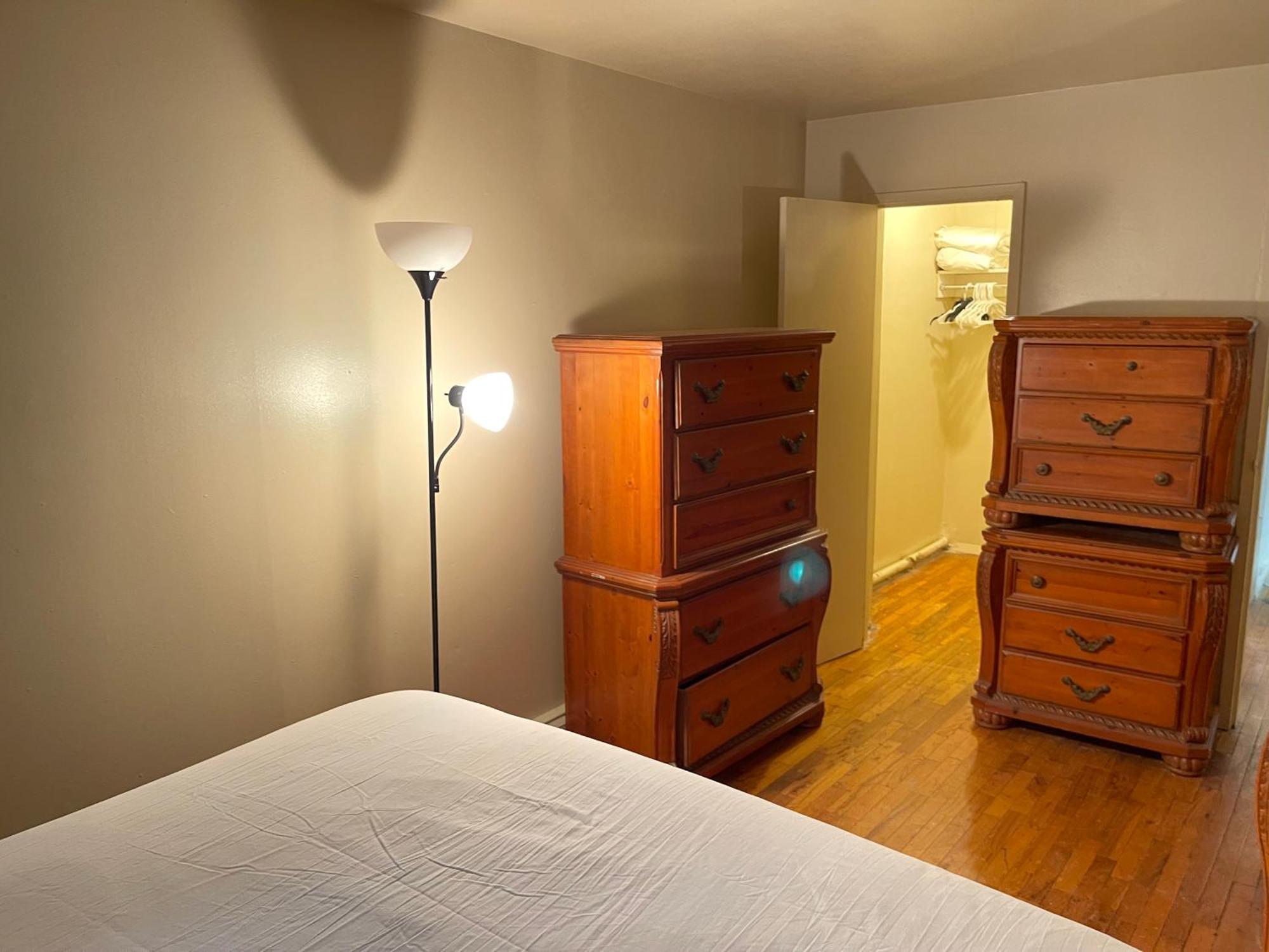 One Bedroom By Month Next To Bronx Zoo Appartement *