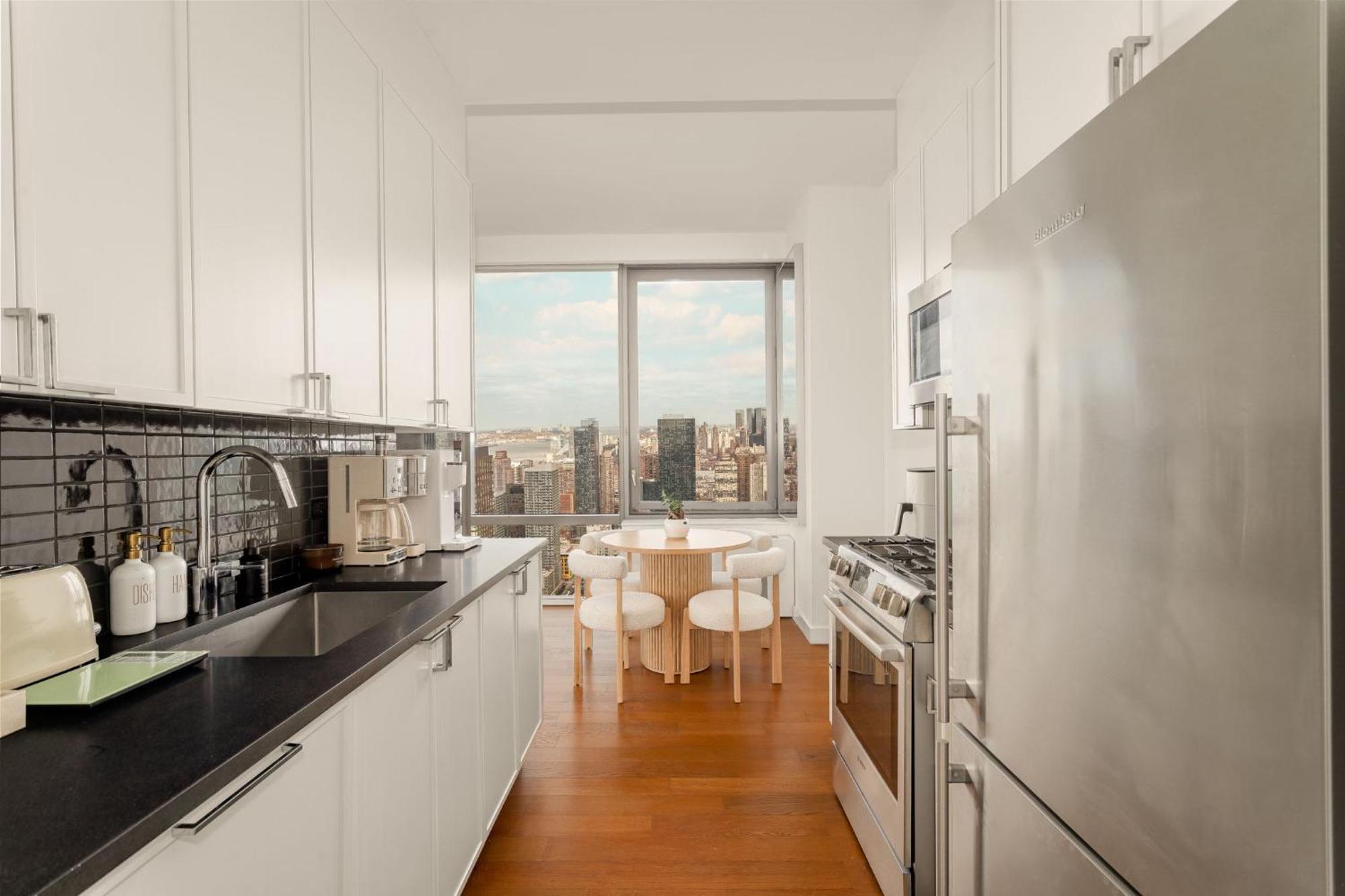 Luxurious 2-bedroom 2 Bath Close To Park & Broadway Appartement