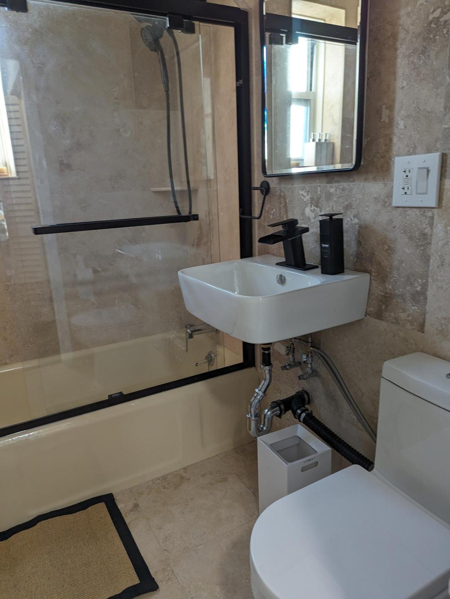 Fully Renovated Manhattan Gem Appart hôtel *