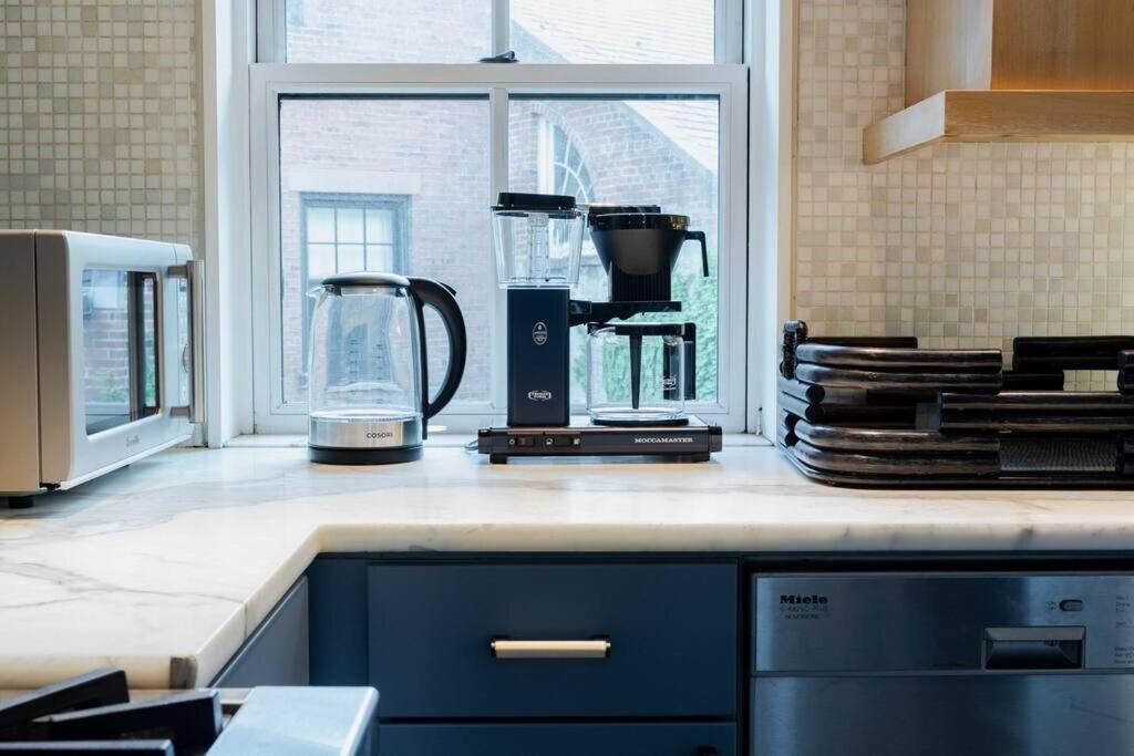 10-3 Designer East Village 3br Triplex Townhouse Apartamento