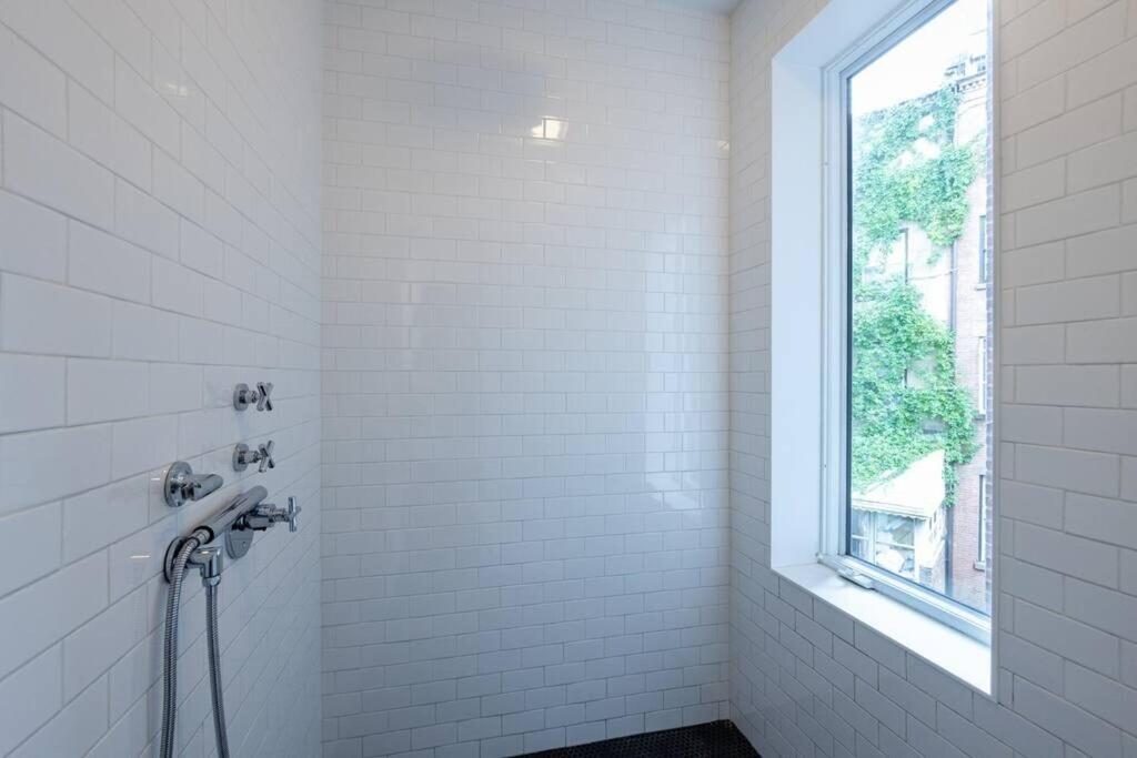 10-3 Designer East Village 3br Triplex Townhouse Apartamento
