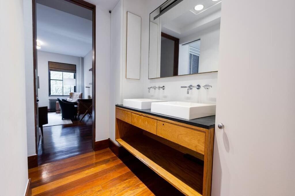 Appartement 10-3 Designer East Village 3br Triplex Townhouse