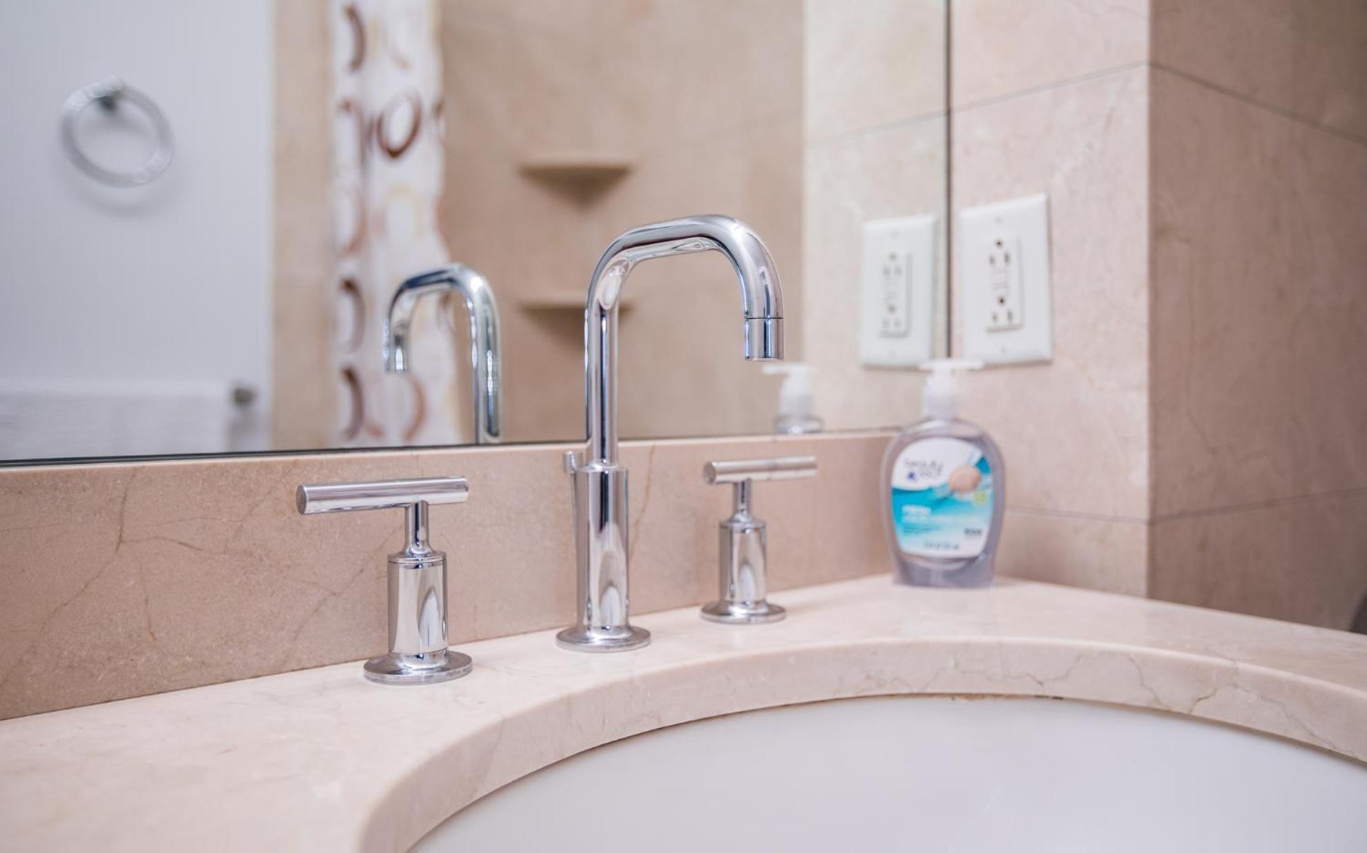 Fully Furnished 1 Bedroom 1 Bathroom In Murray Hill Appartement