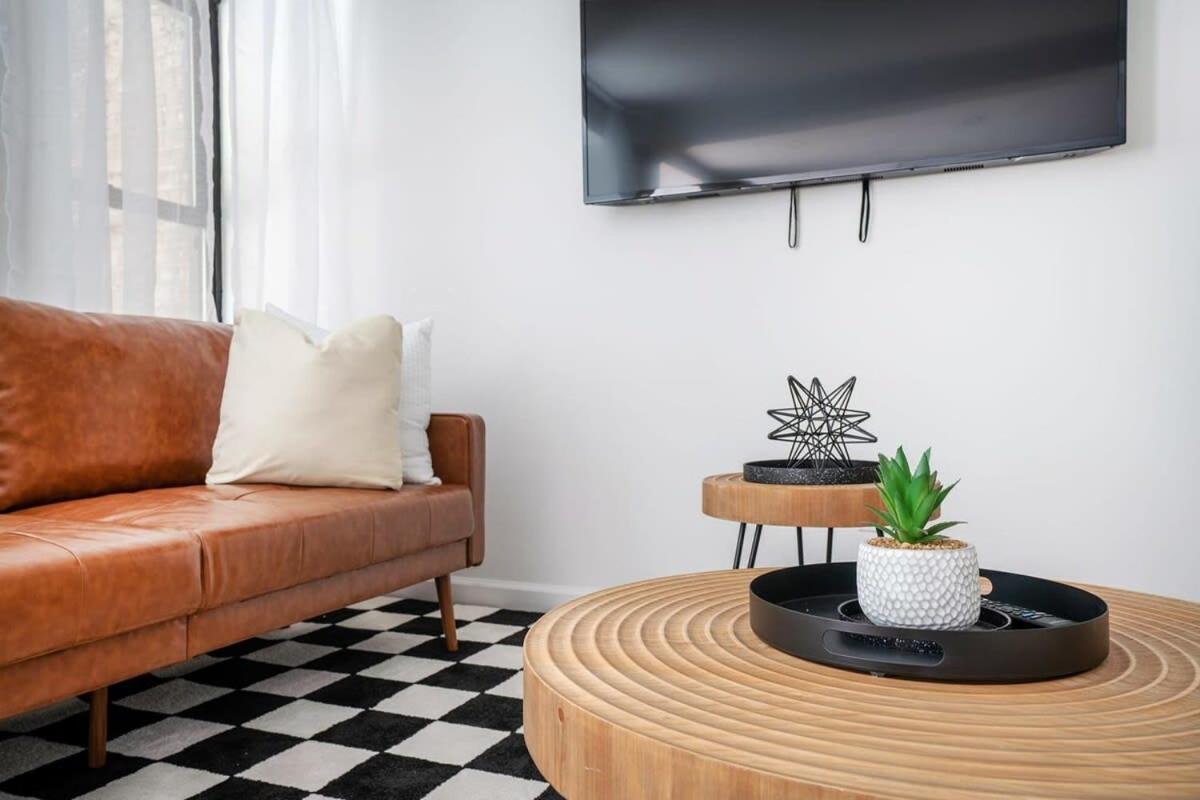 Lejlighed 91-1d 3br 2baths Duplex With A Private Backyard