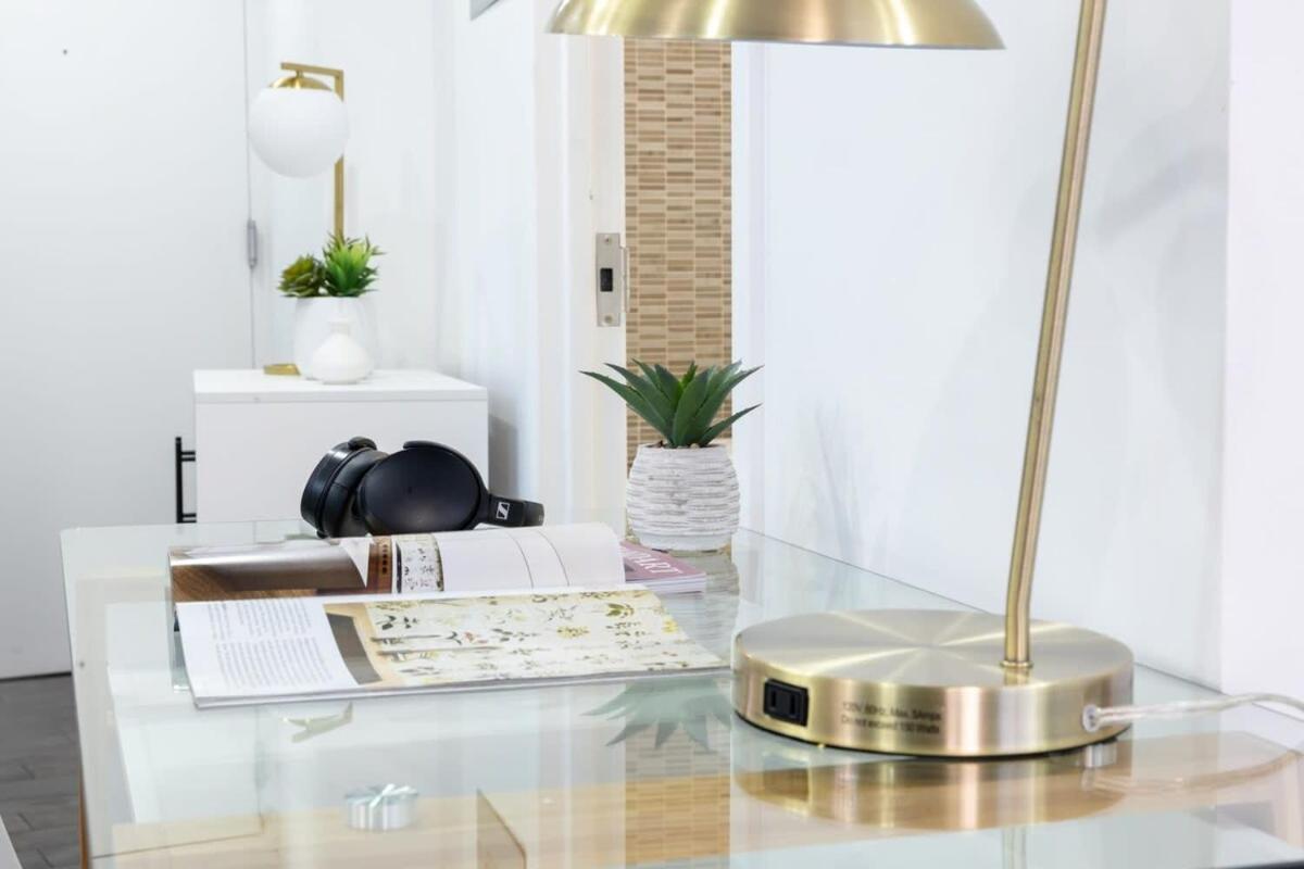 809-5b Luxury With A Private Balcony * New York