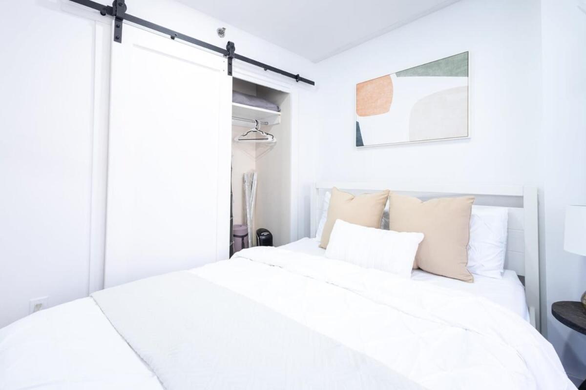 809-5b Luxury With A Private Balcony Apartment