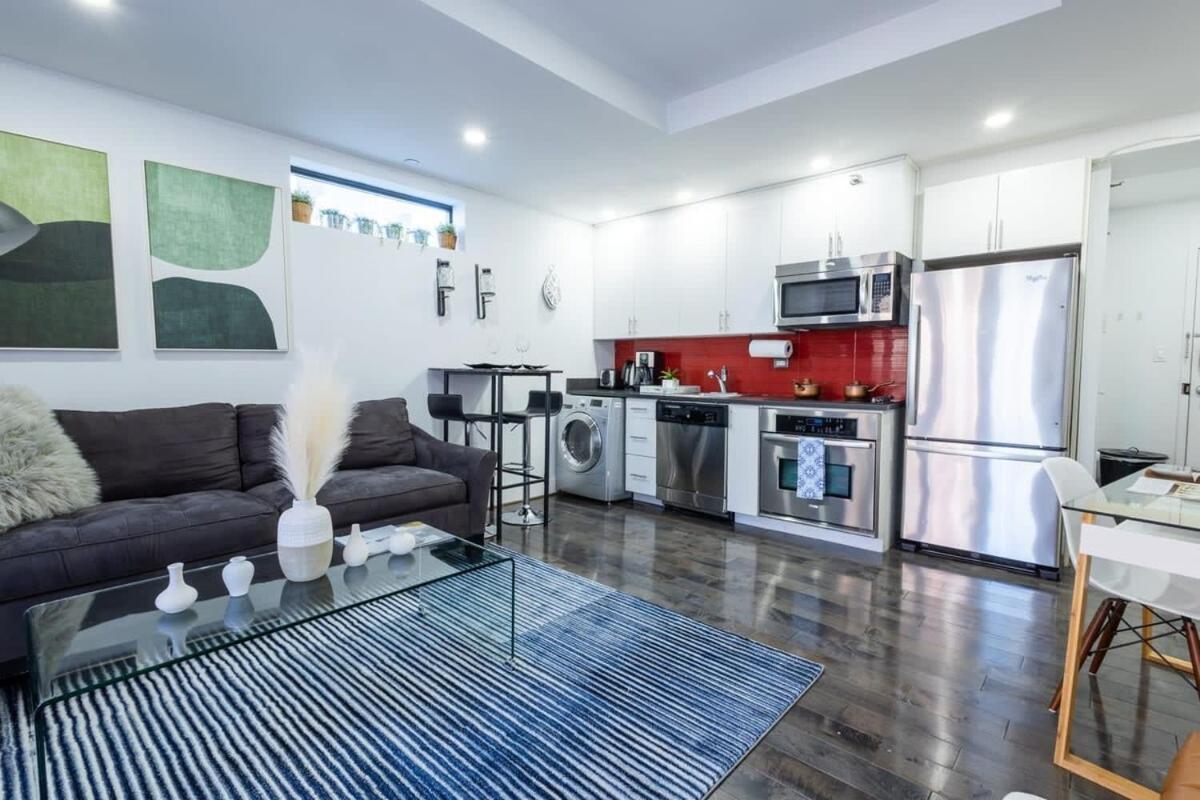 809-5b Luxury With A Private Balcony Apartment *