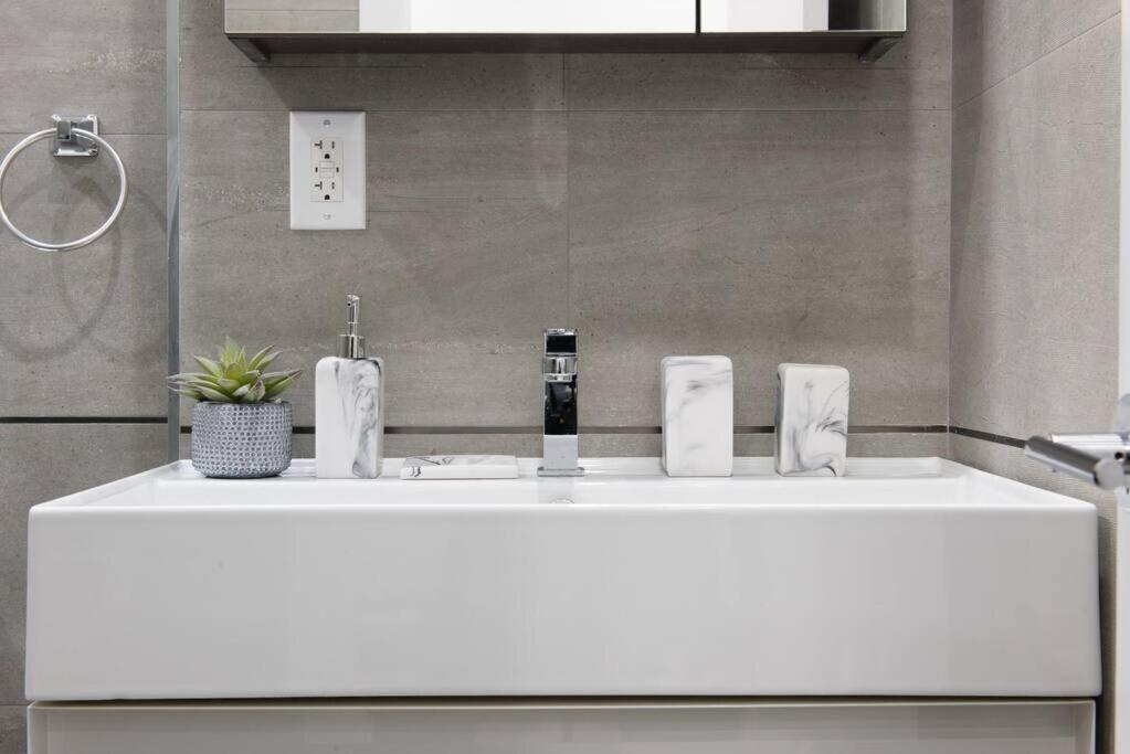 78-4d Quality 1br W&d Skylight By Park New York