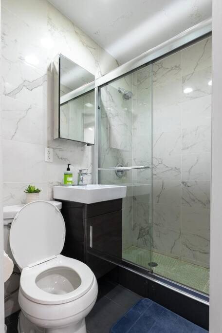 69-2d Stylish Lower East Side 1br * New York