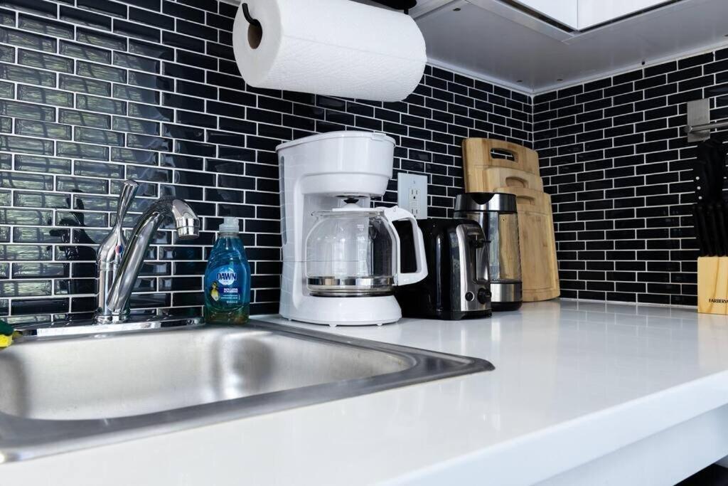 69-2d Stylish Lower East Side 1br