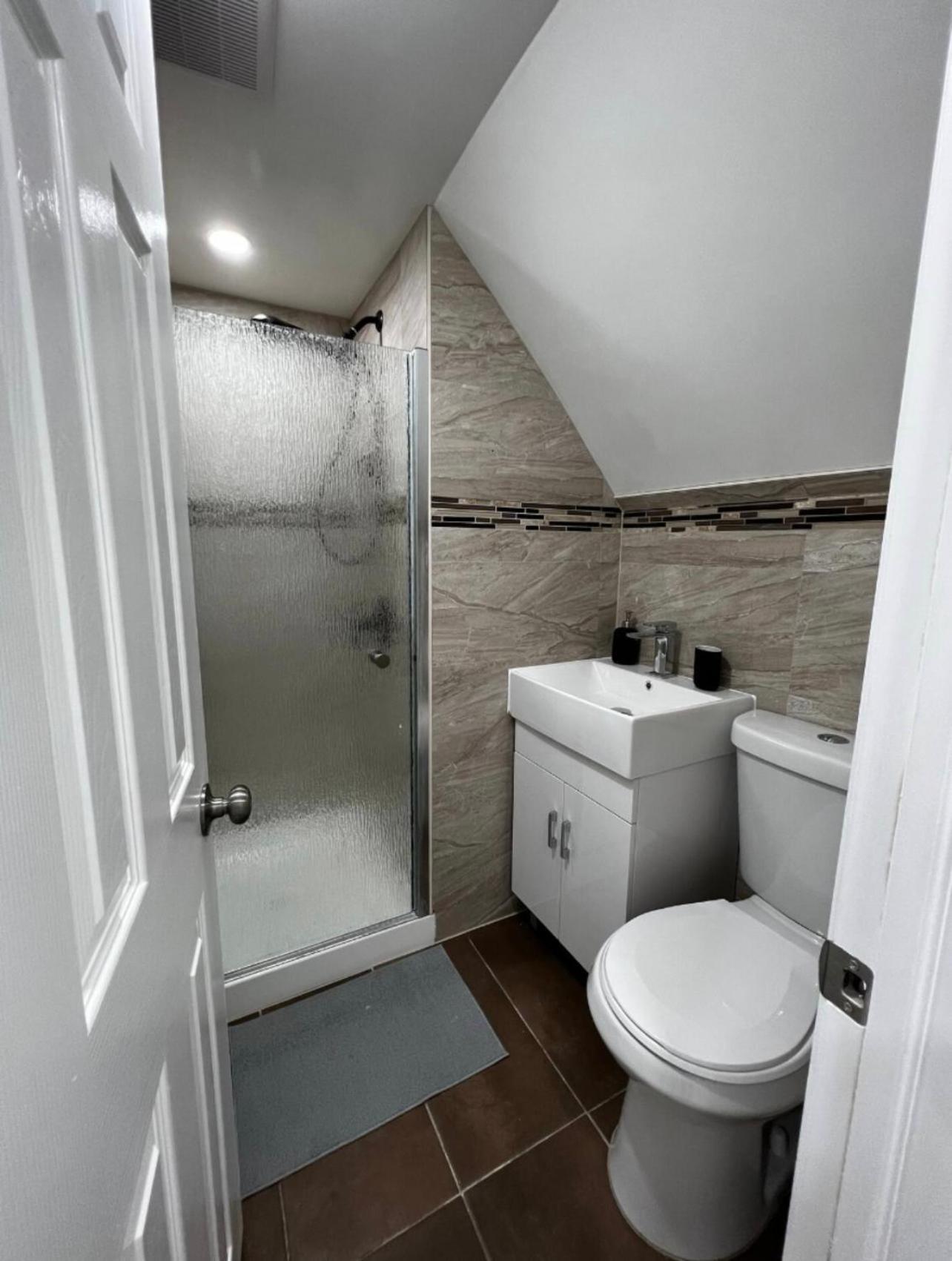 Accommodatie bij particulieren Modern & Cozy In Queens Near Train Station And Buses *