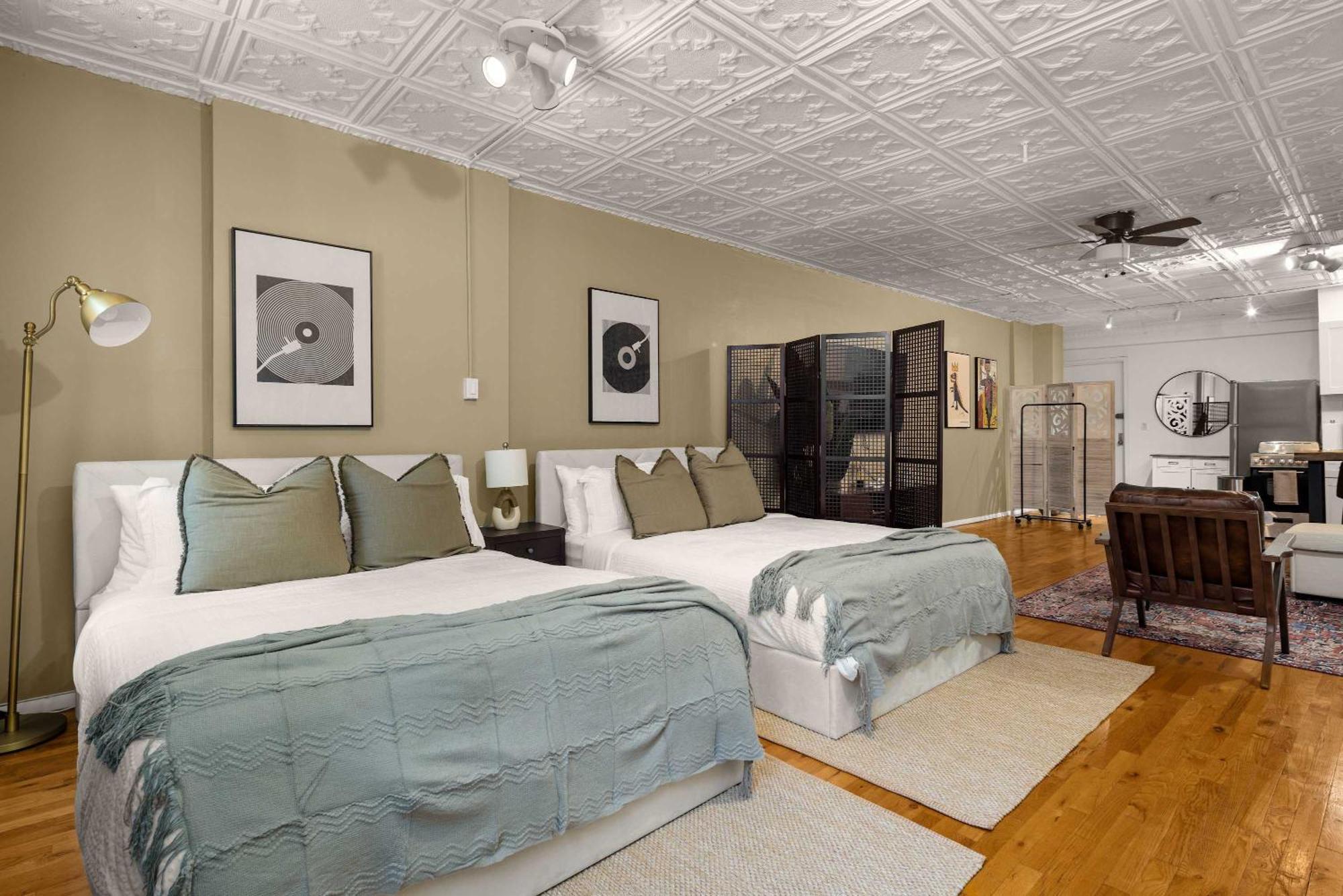 Vibrant Nyc Loft - Open Space For 6 Guests *