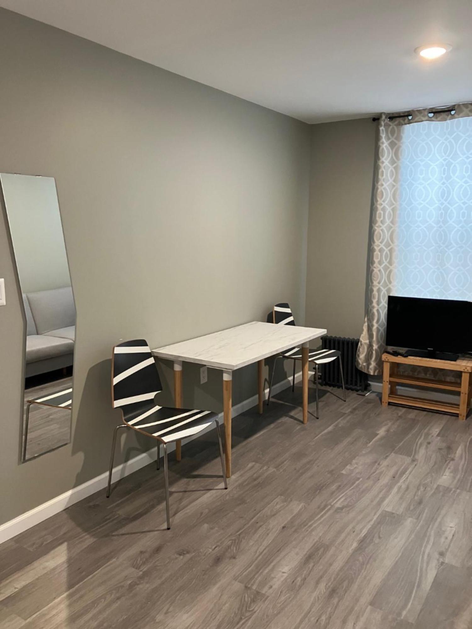 One Bedroom, Nyc 45 Min By Subway , Brooklyn, Brighton
