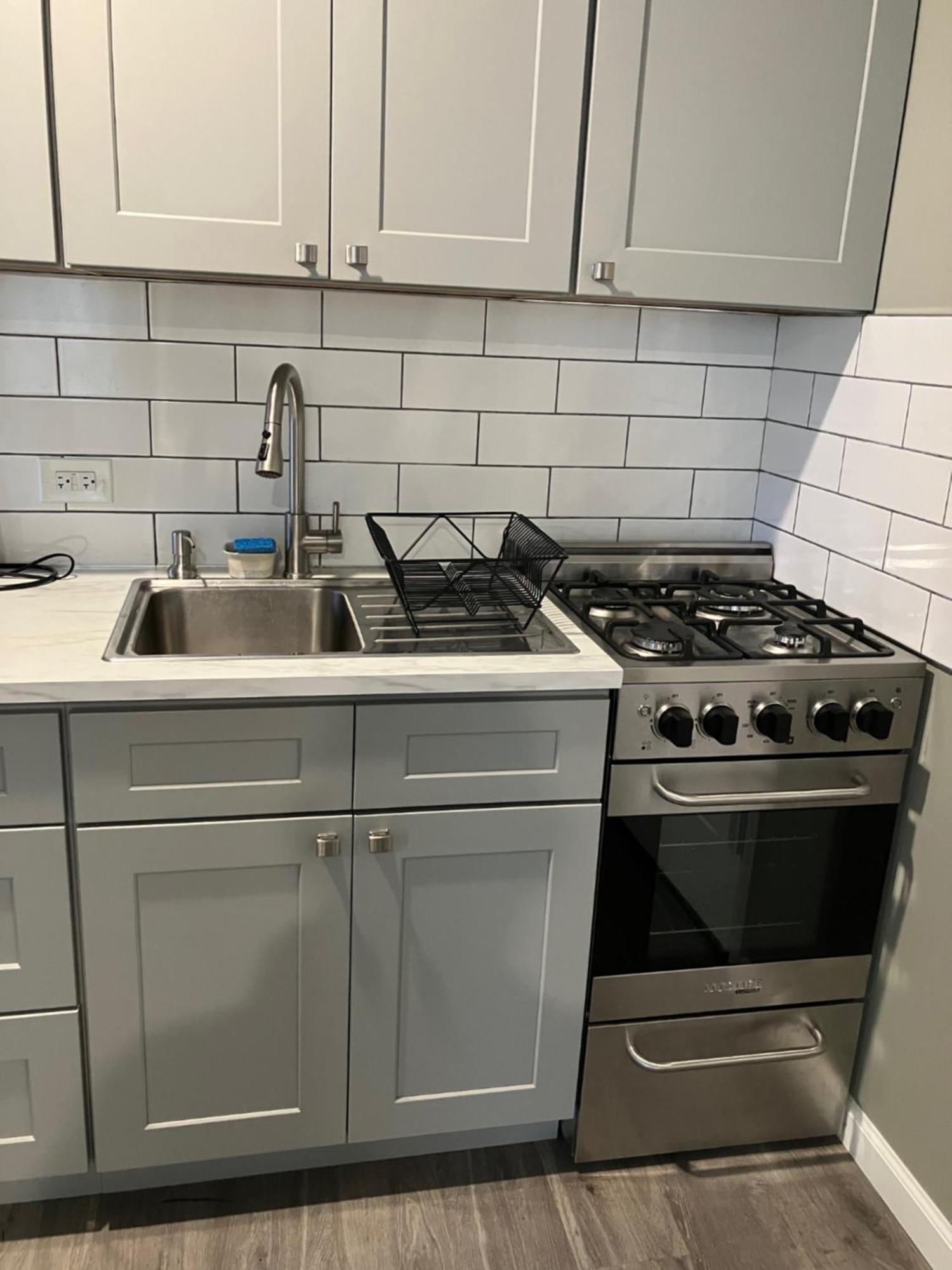 One Bedroom, Nyc 45 Min By Subway , Brooklyn, Brighton New York