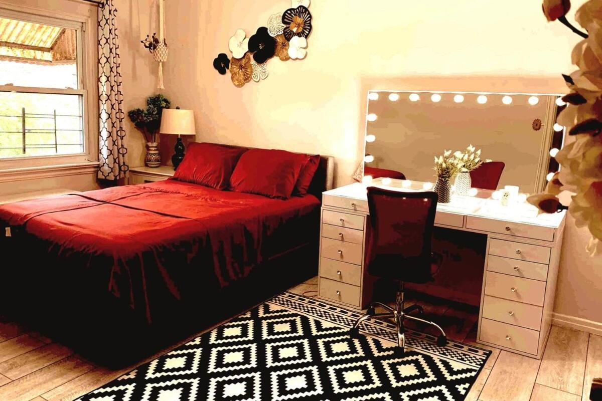 Cheerful 2 Bed In Heart Of Queens Alloggio in famiglia