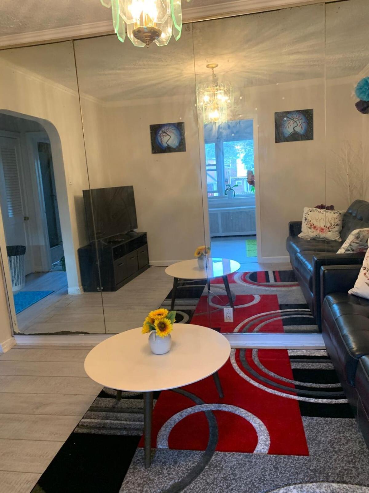 Cheerful 2 Bed In Heart Of Queens Alloggio in famiglia *