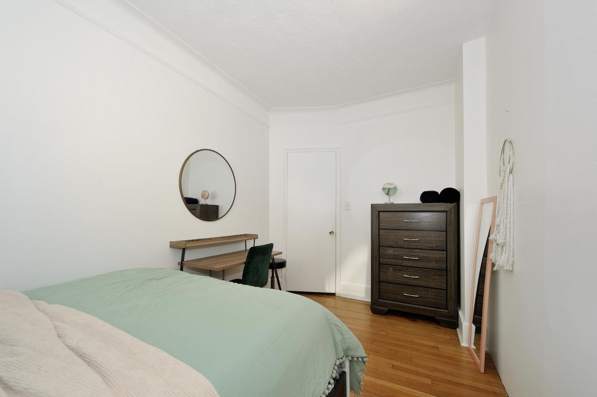 5 Bedroom 2 Bath Full Floor Midtown Appartamento *