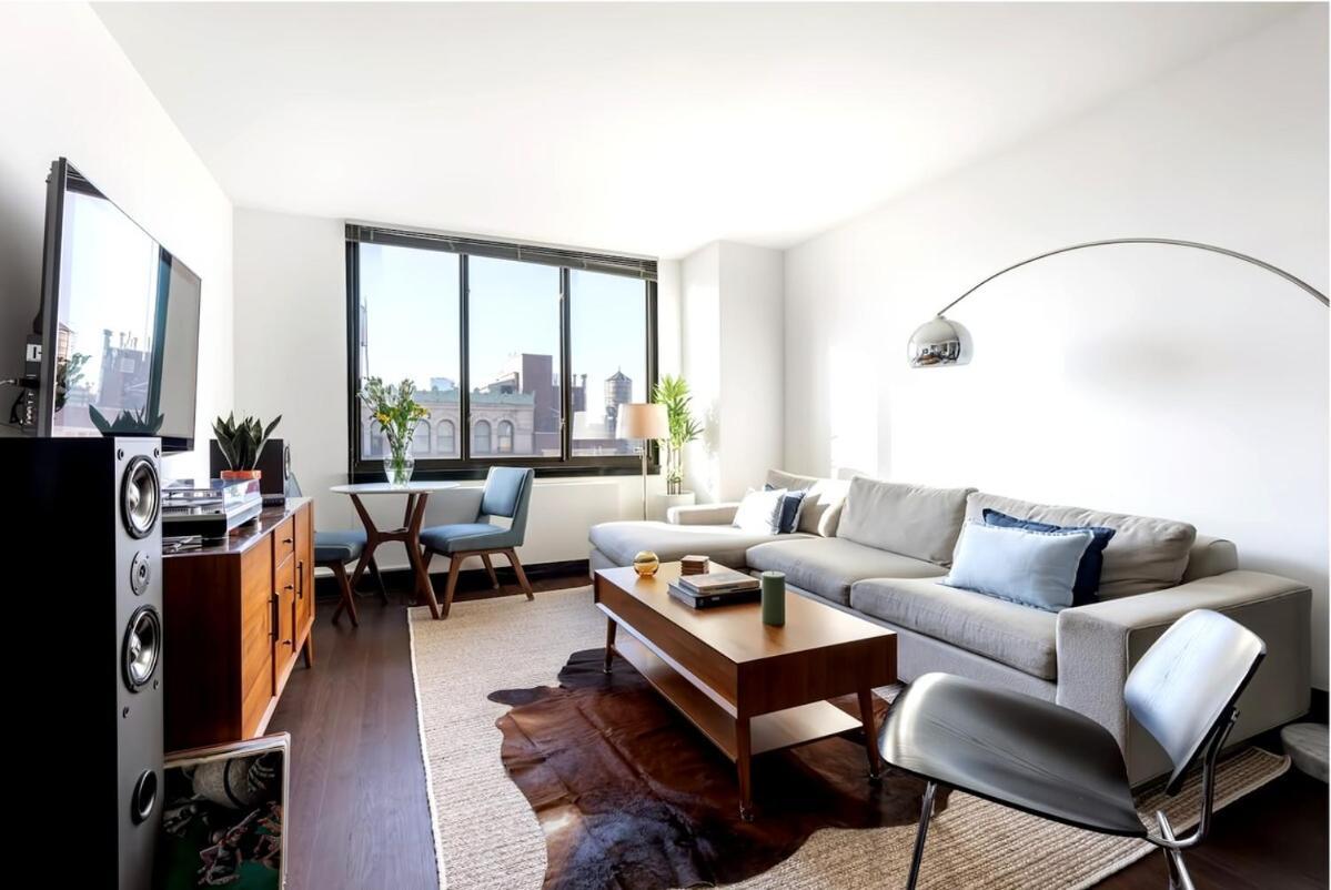 Doorman! High Floor! Views! Elevator! Free Gym! Appartement