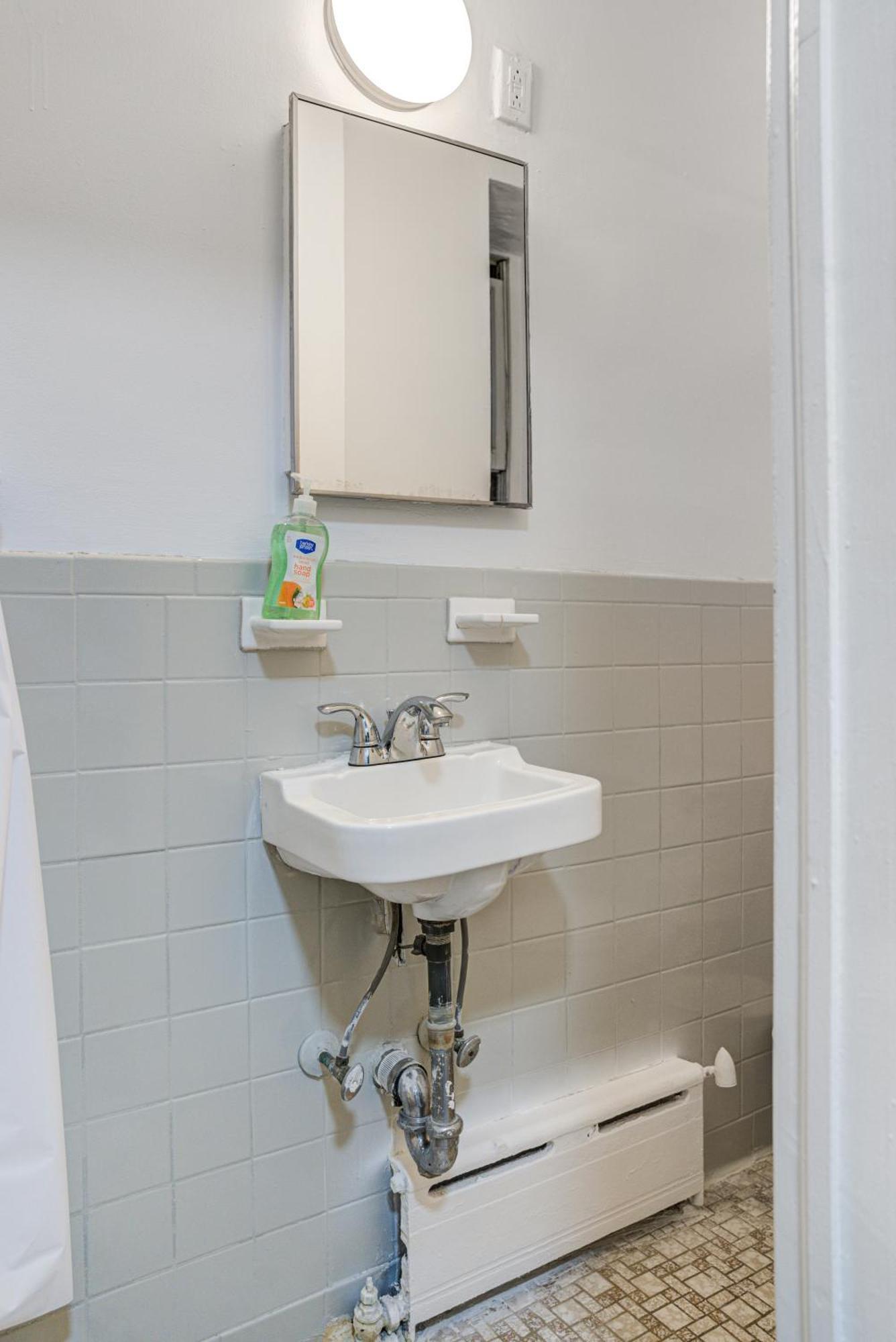 3 Bedroom Cozy Unit In Hells Kitchen Appartement