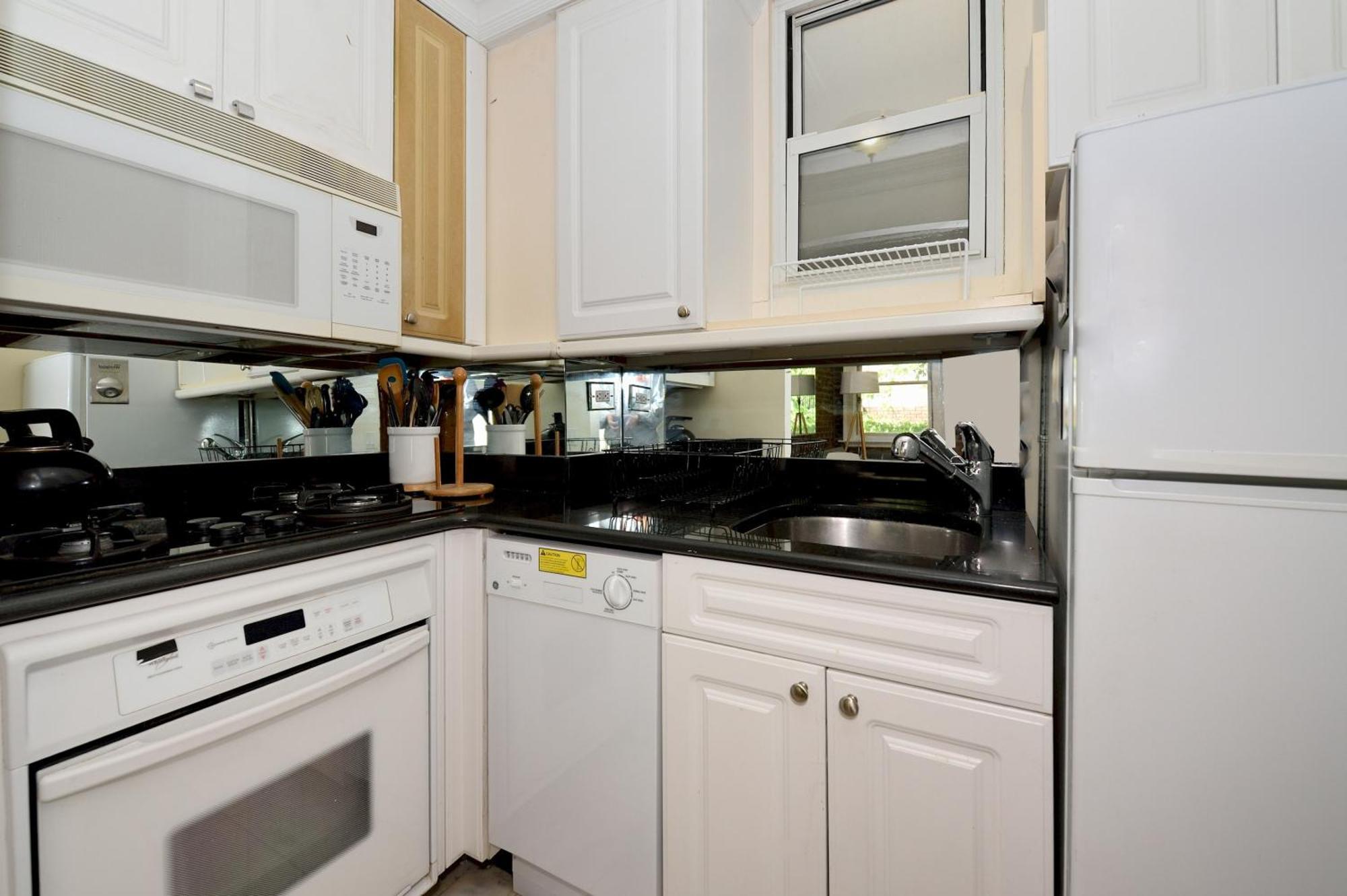 Charming 3-bedroom In Midtown West Nova York
