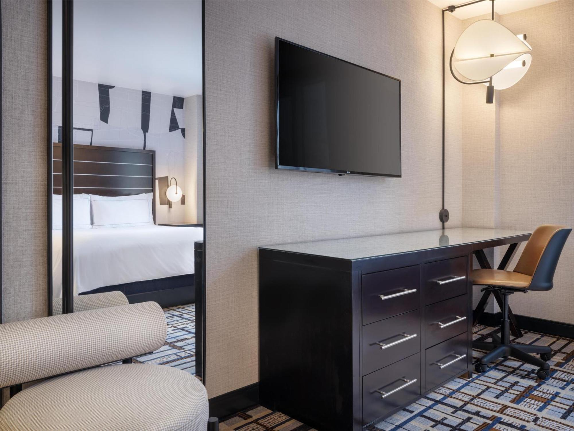 Hilton Fashion District 4*