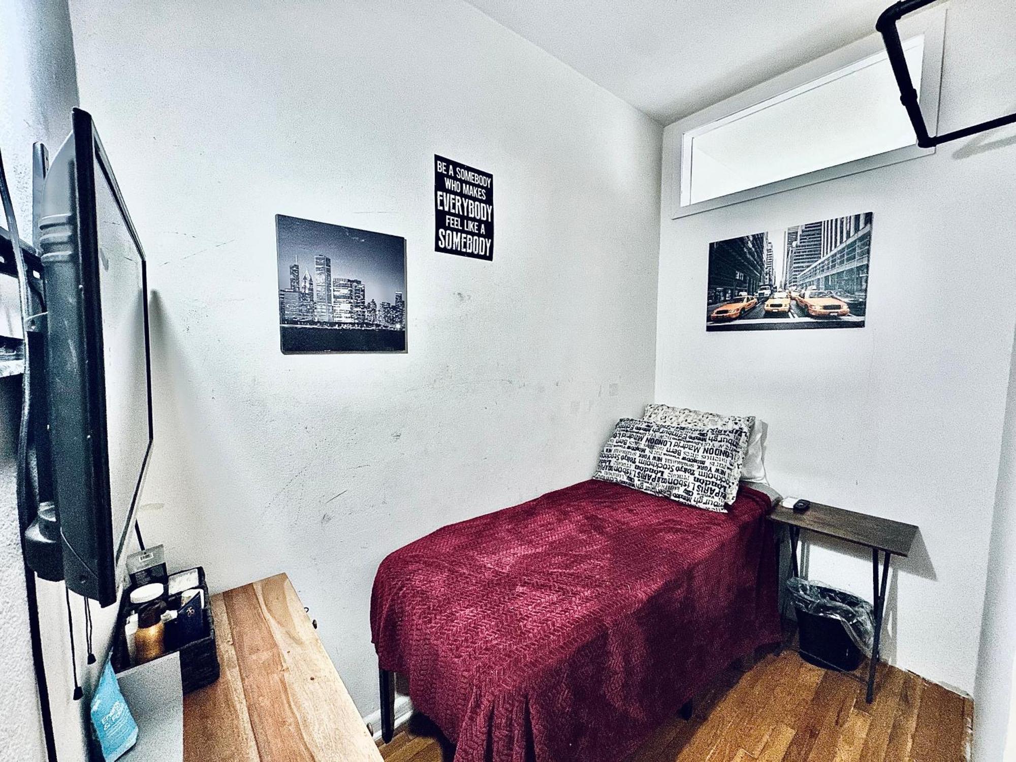 Super Cozy For Single Person Who Cares About Location Habitación en casa particular
