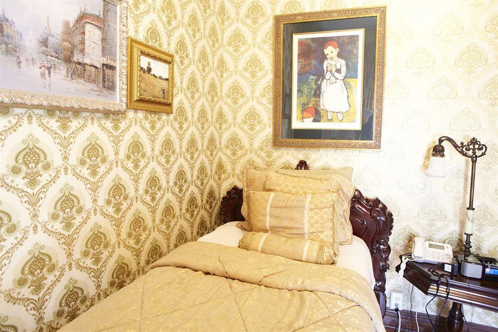The New York Renaissance Home And Guesthouse Hotel New York