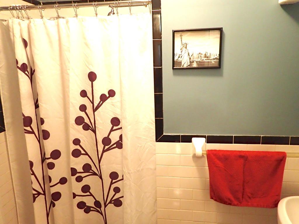 Large 1 Bedroom Chinatown *