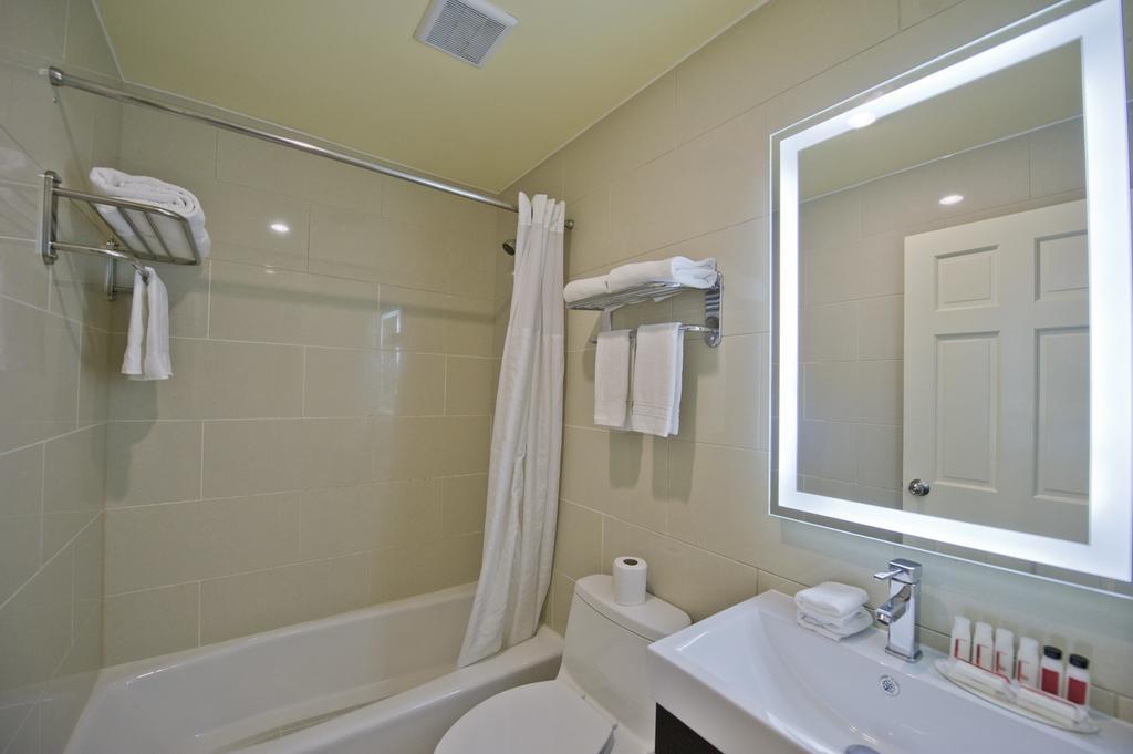 Hotel Howard Johnson By Wyndham Long Island New York