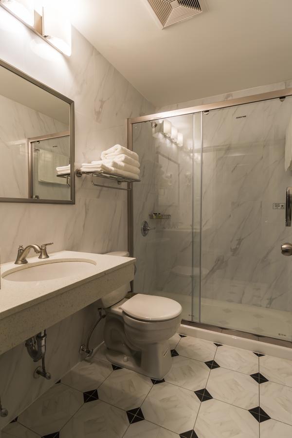 John Hotel 3*