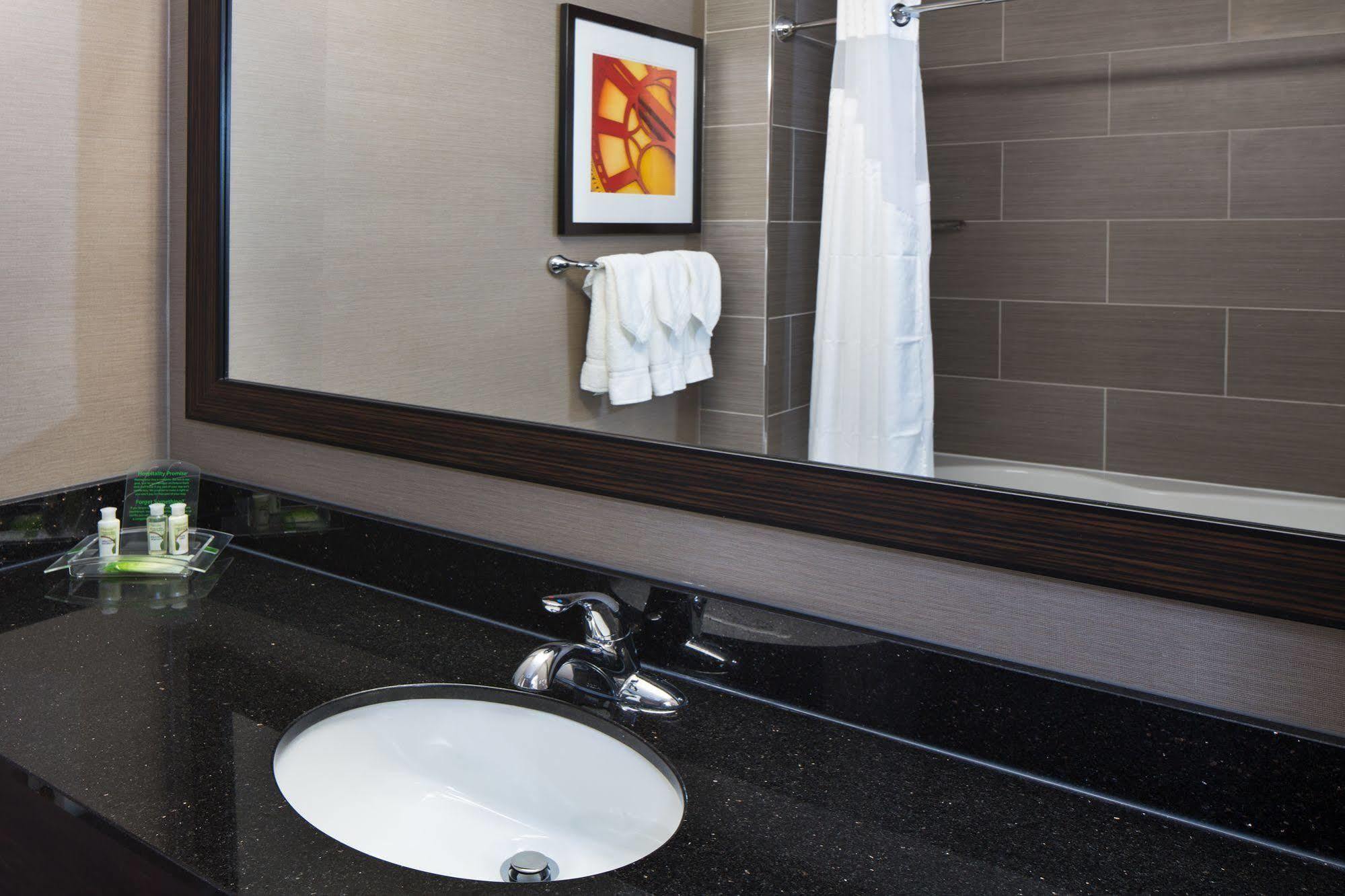 Fairfield & By Marriott Staten Island Hotel New York