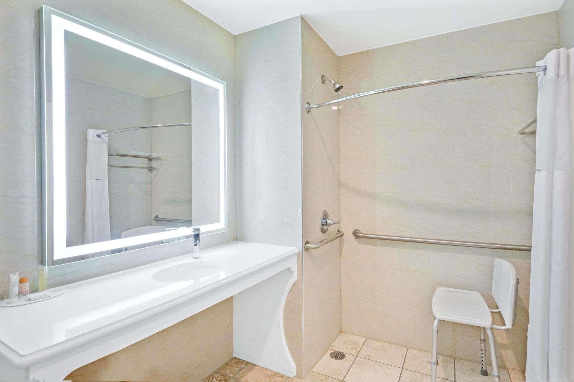 Howard Johnson By Wyndham Long Island 2* New York