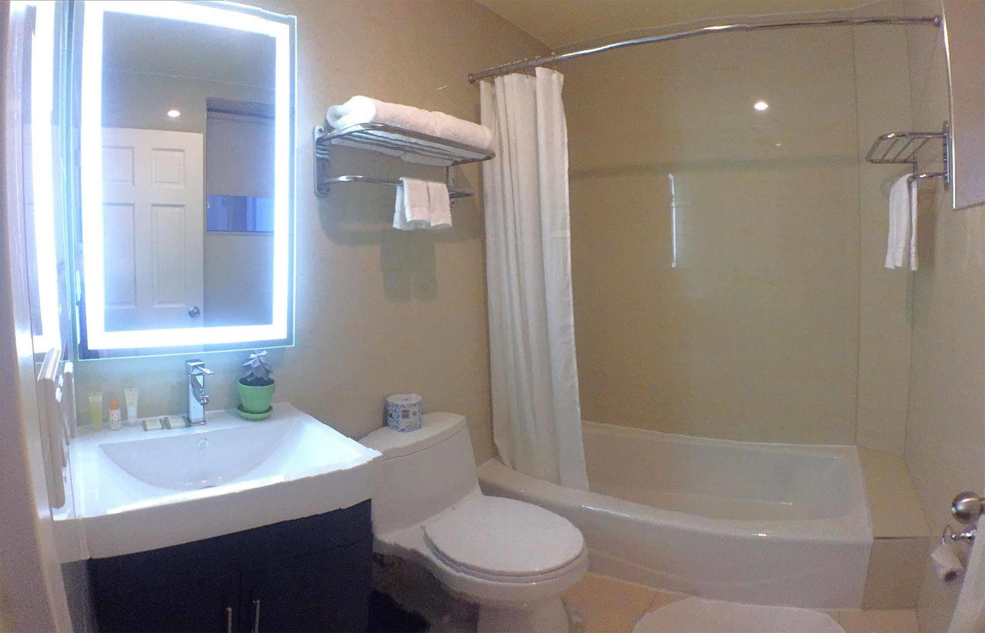 Hotel Howard Johnson By Wyndham Long Island New York