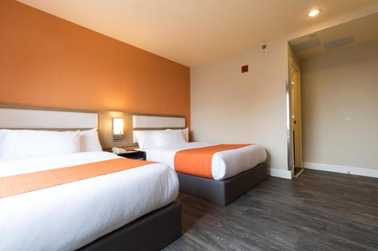 Hotel Howard Johnson By Wyndham Long Island 2*
