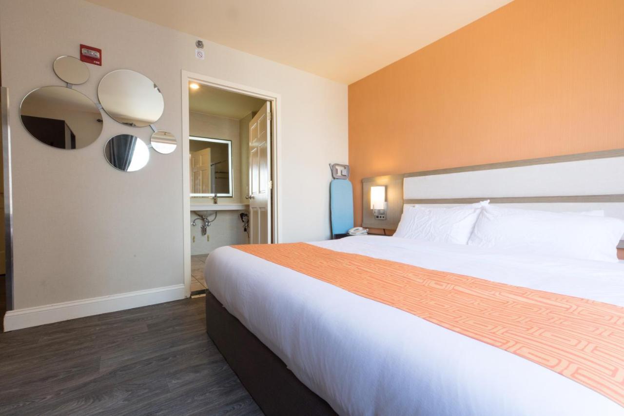 Hotel Howard Johnson By Wyndham Long Island 2*