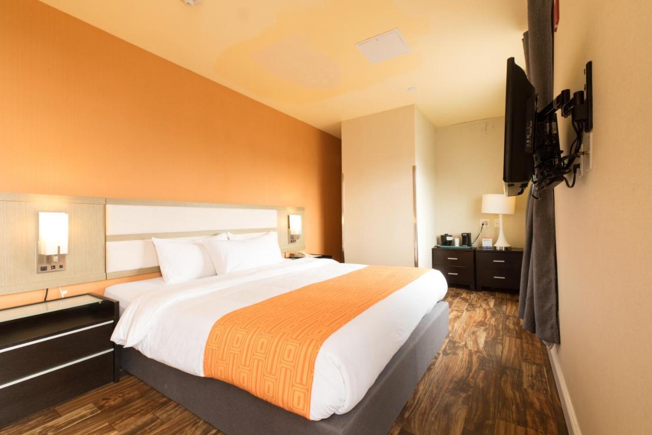 Howard Johnson By Wyndham Long Island New York